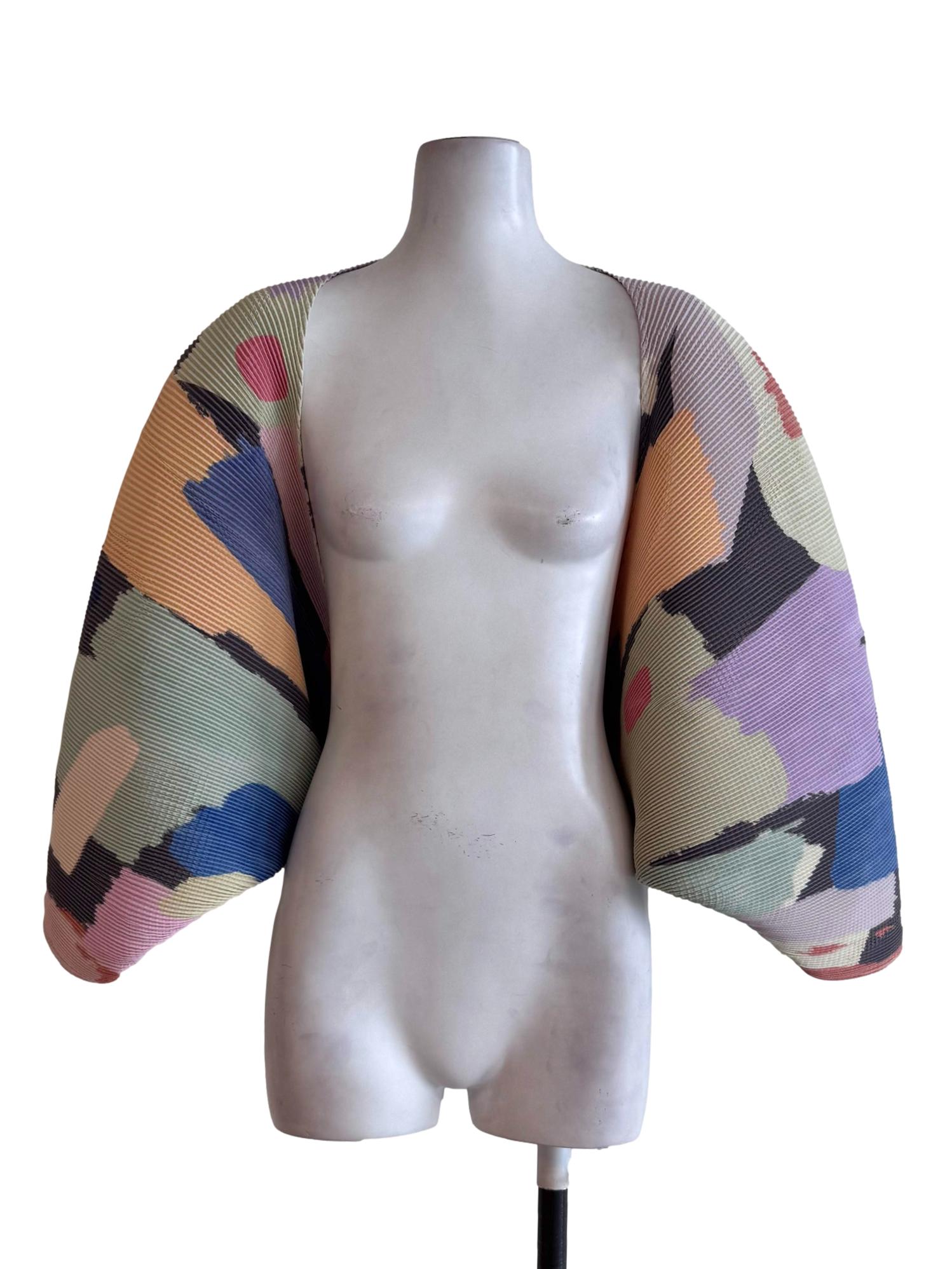 Multicolor Abstract Structured Short Pleated Shrug Jacket