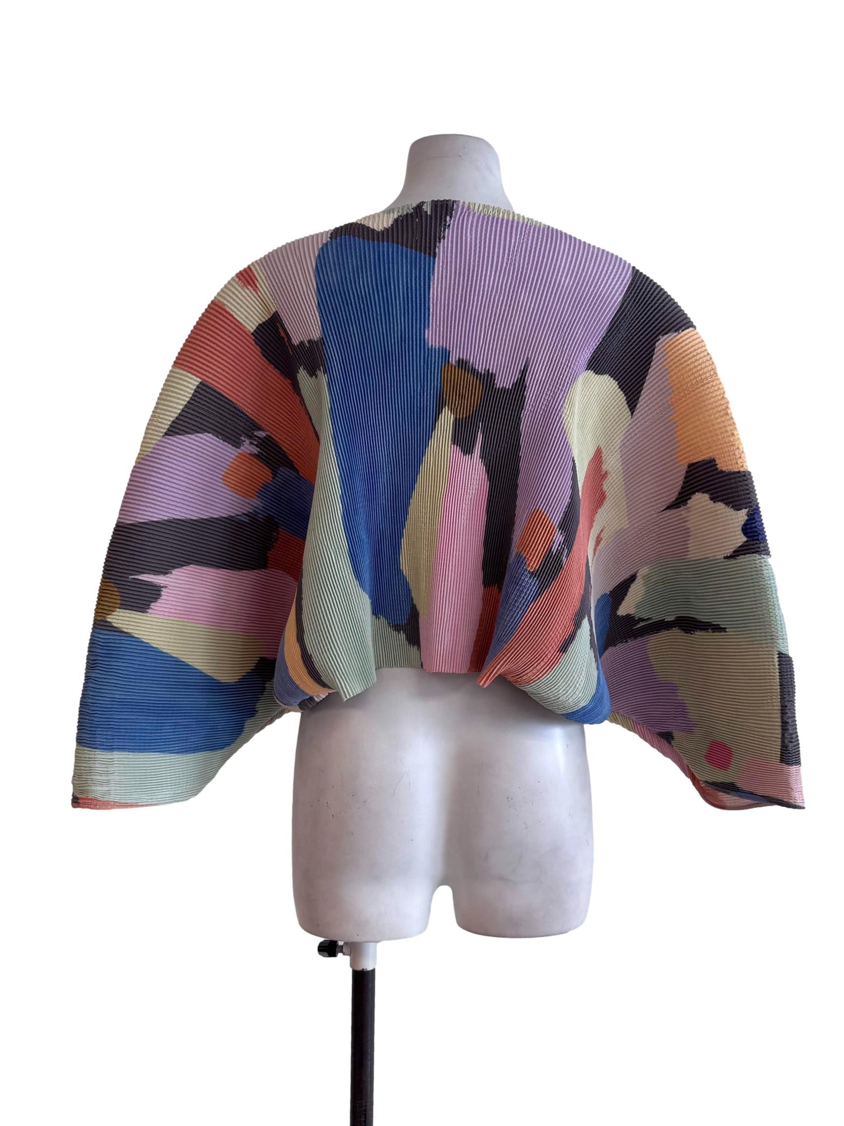 Multicolor Abstract Structured Short Pleated Shrug Jacket