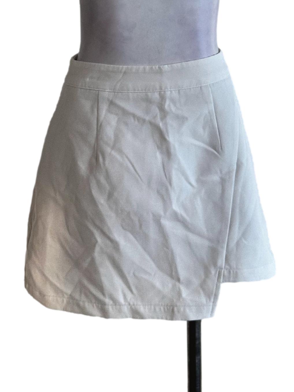 Daisy White Plain Skorts