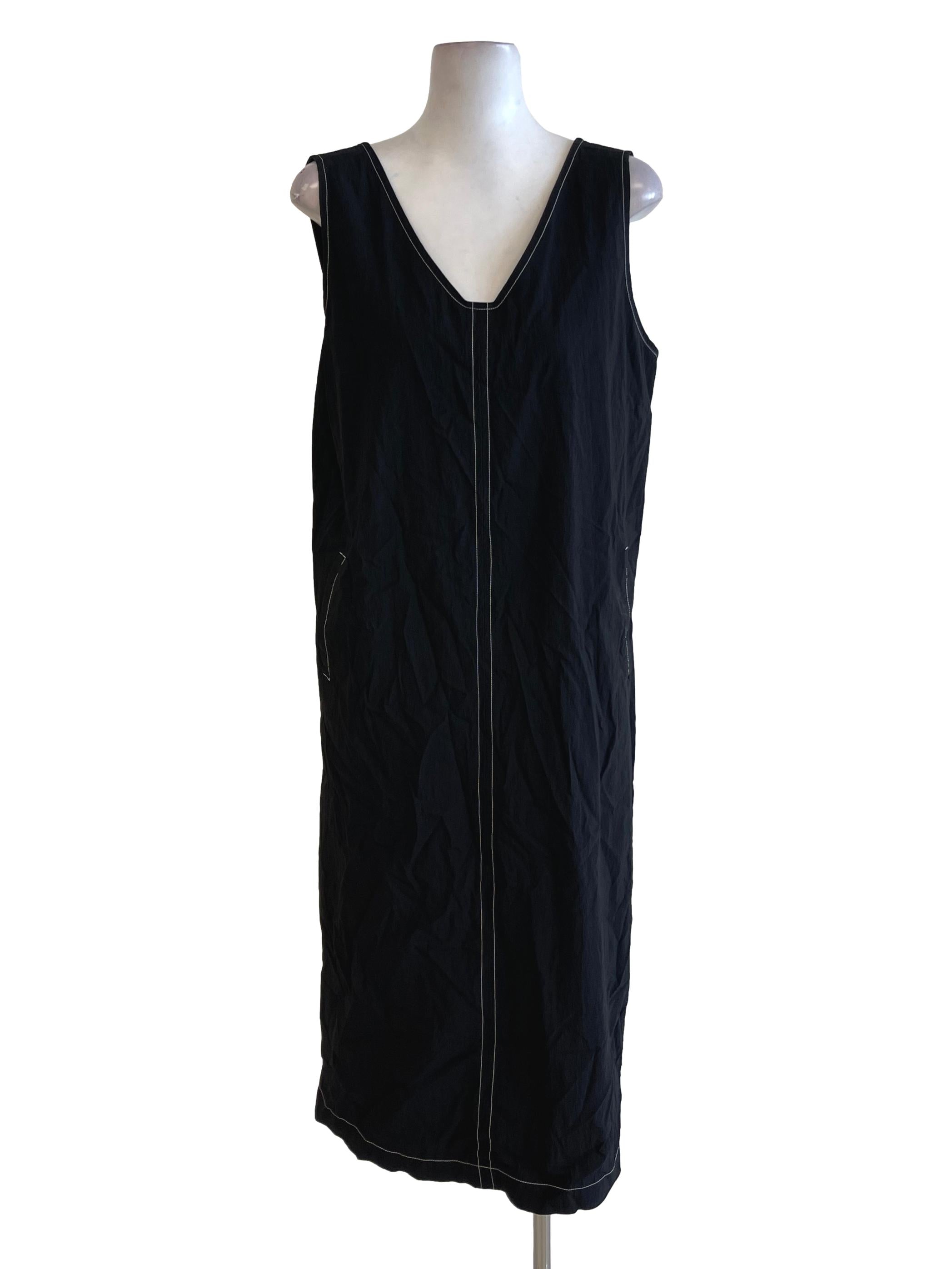 Black White Outline V Neck Shift Dress