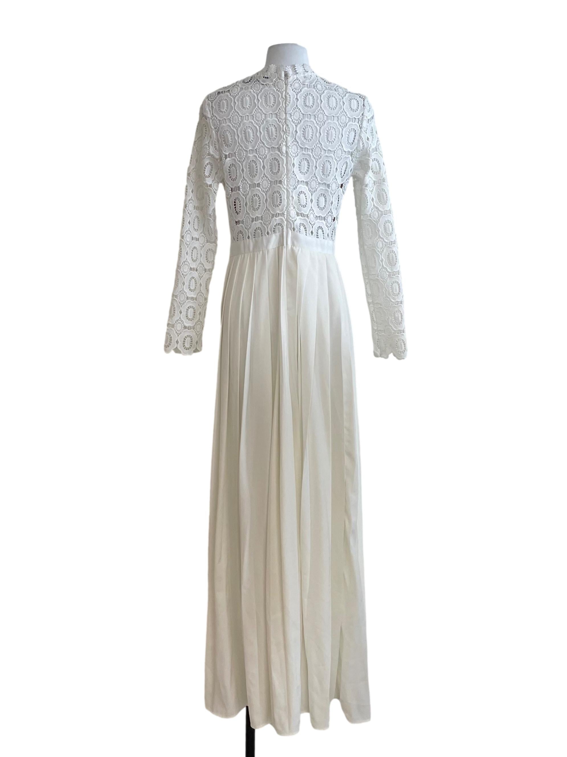 White Embroidery Pleated Long Sleeves Dress