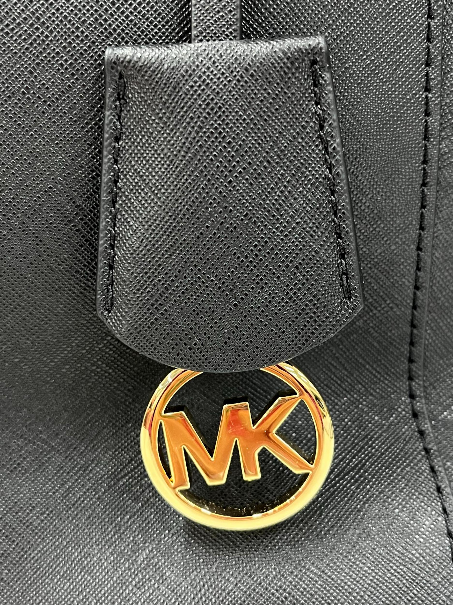 Black Leather Jet Set Large Shoulder Bag CSN