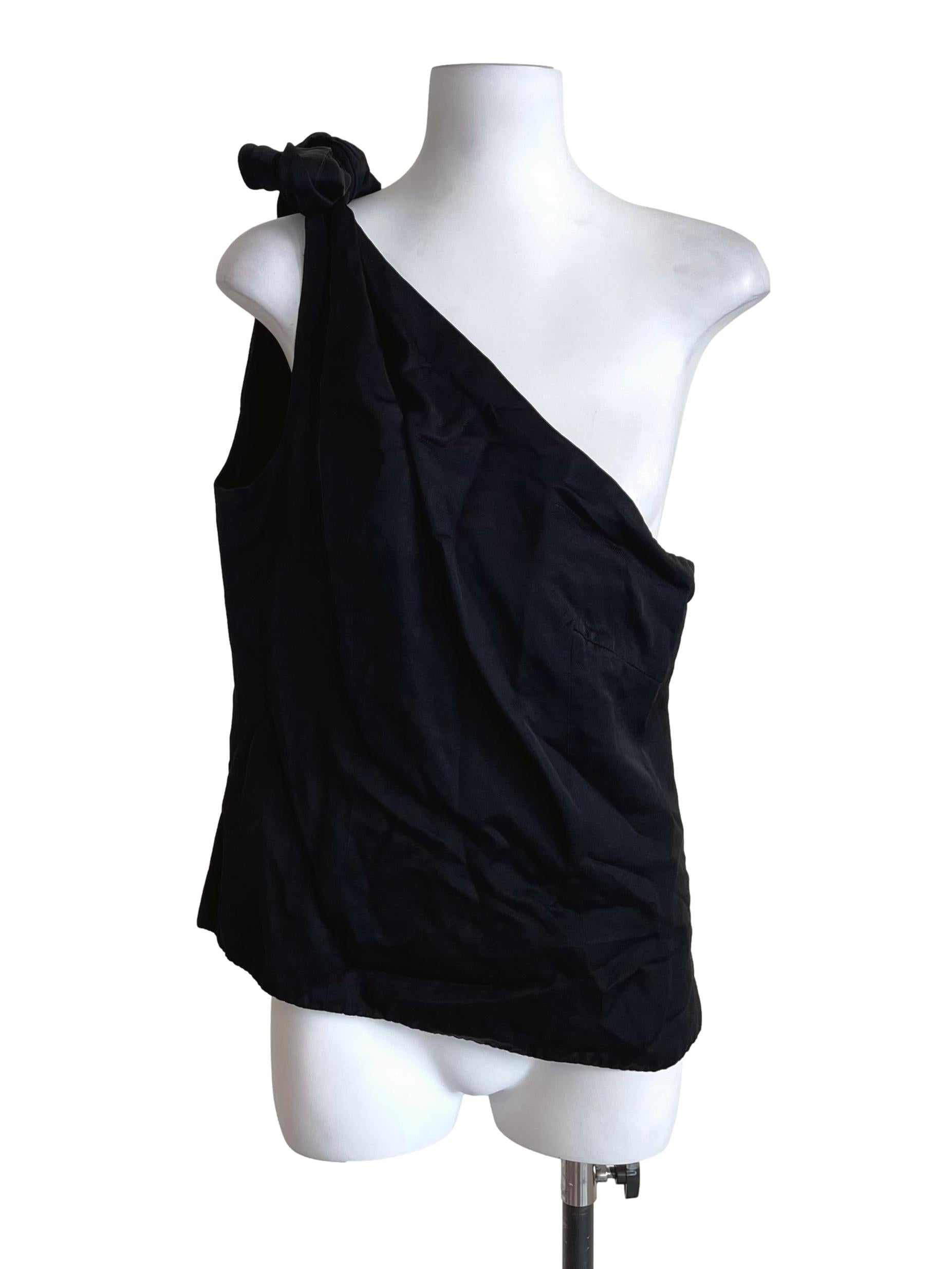 Black Asymmetric Knot Top