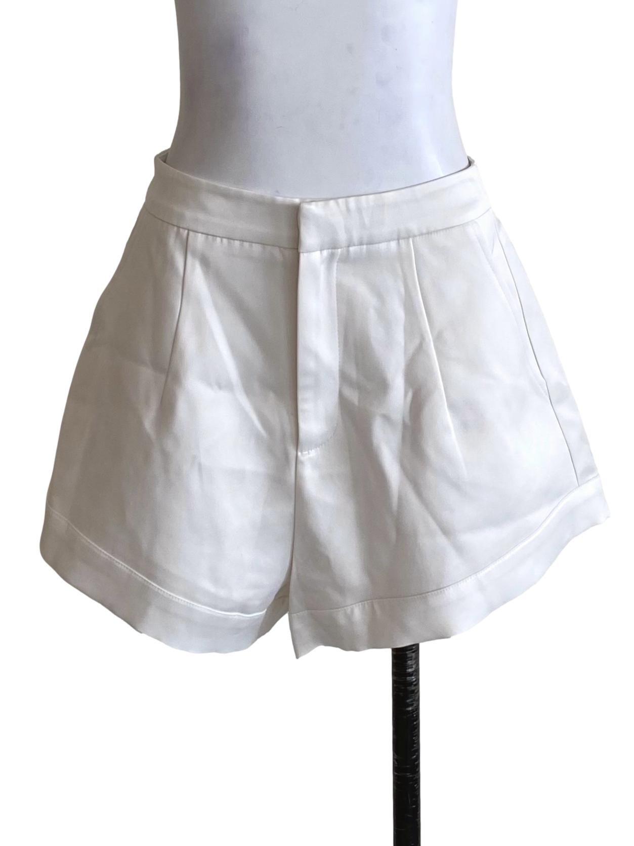 Chiffon White Front Hook Boyfriend Short