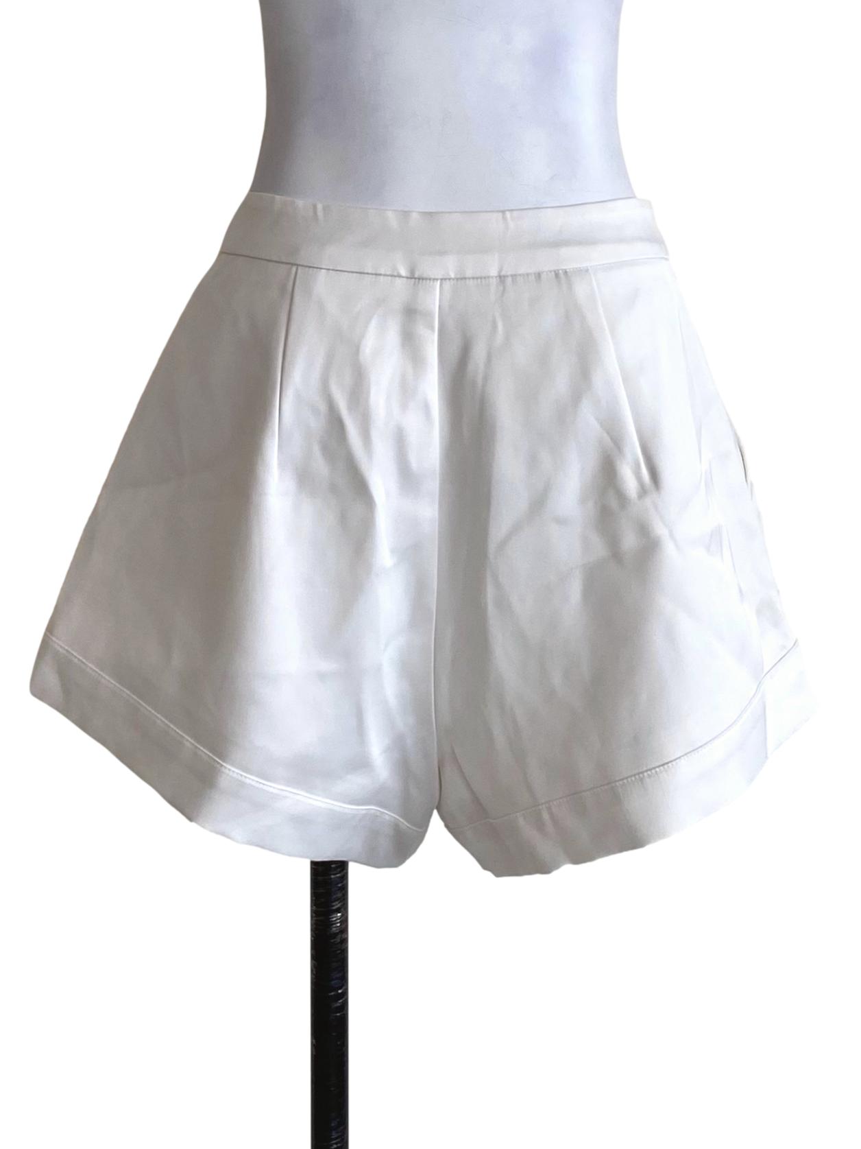 Chiffon White Front Hook Boyfriend Short
