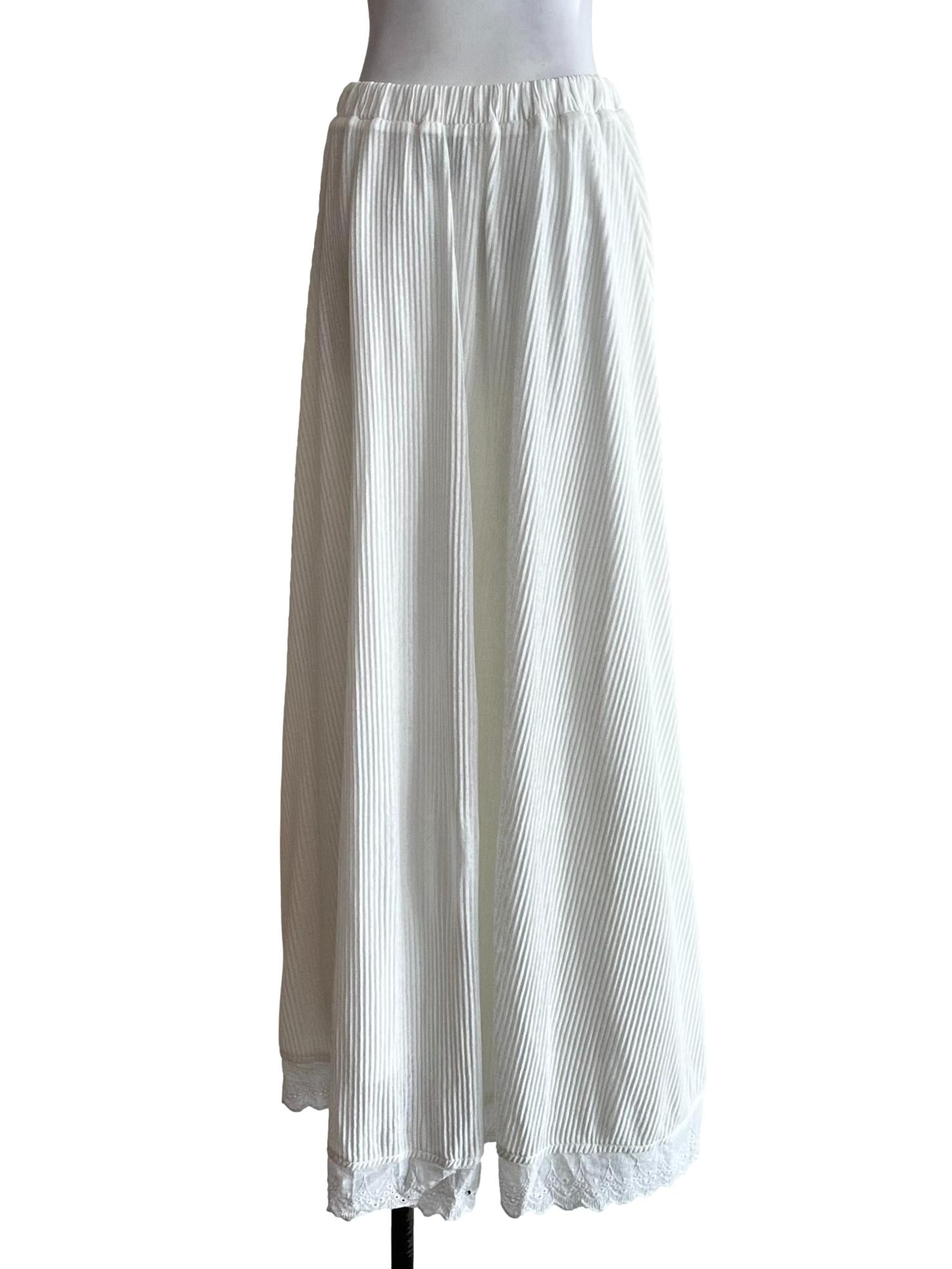 Daisy White Pleated Patterm Skirt