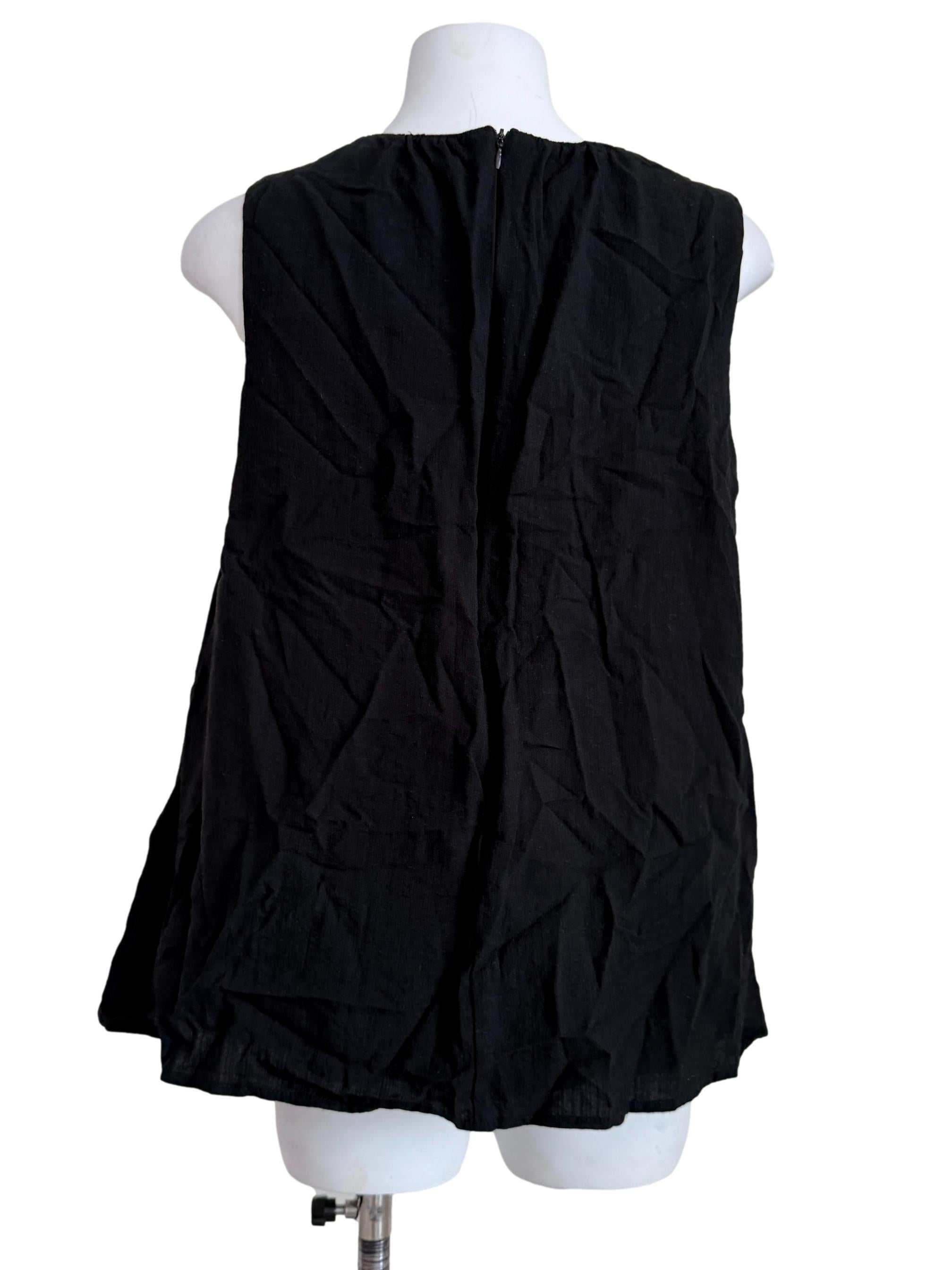 Black Round Neck Sleeveless Top