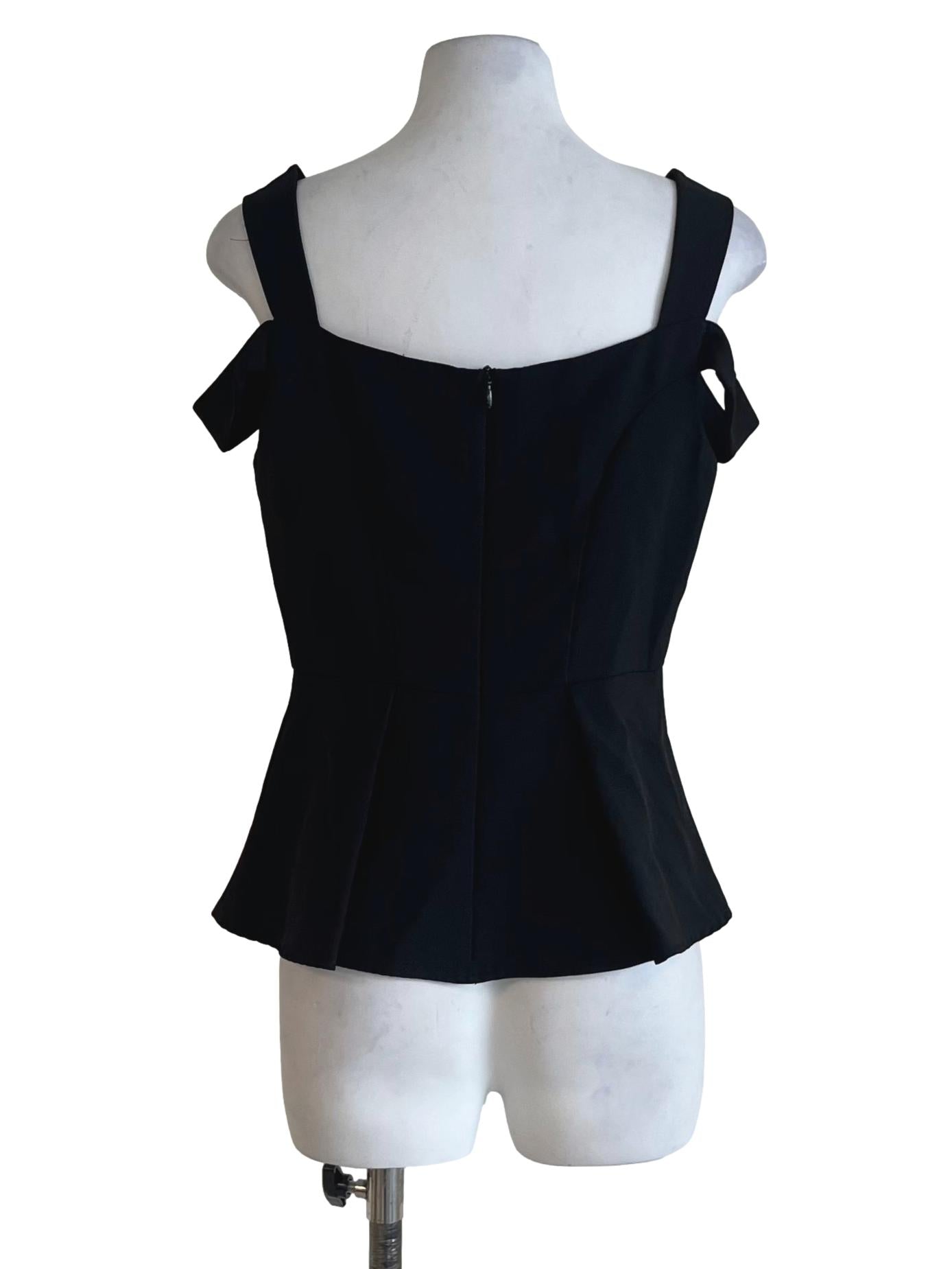 Black Sweetheart Neckline Sleeveless Top
