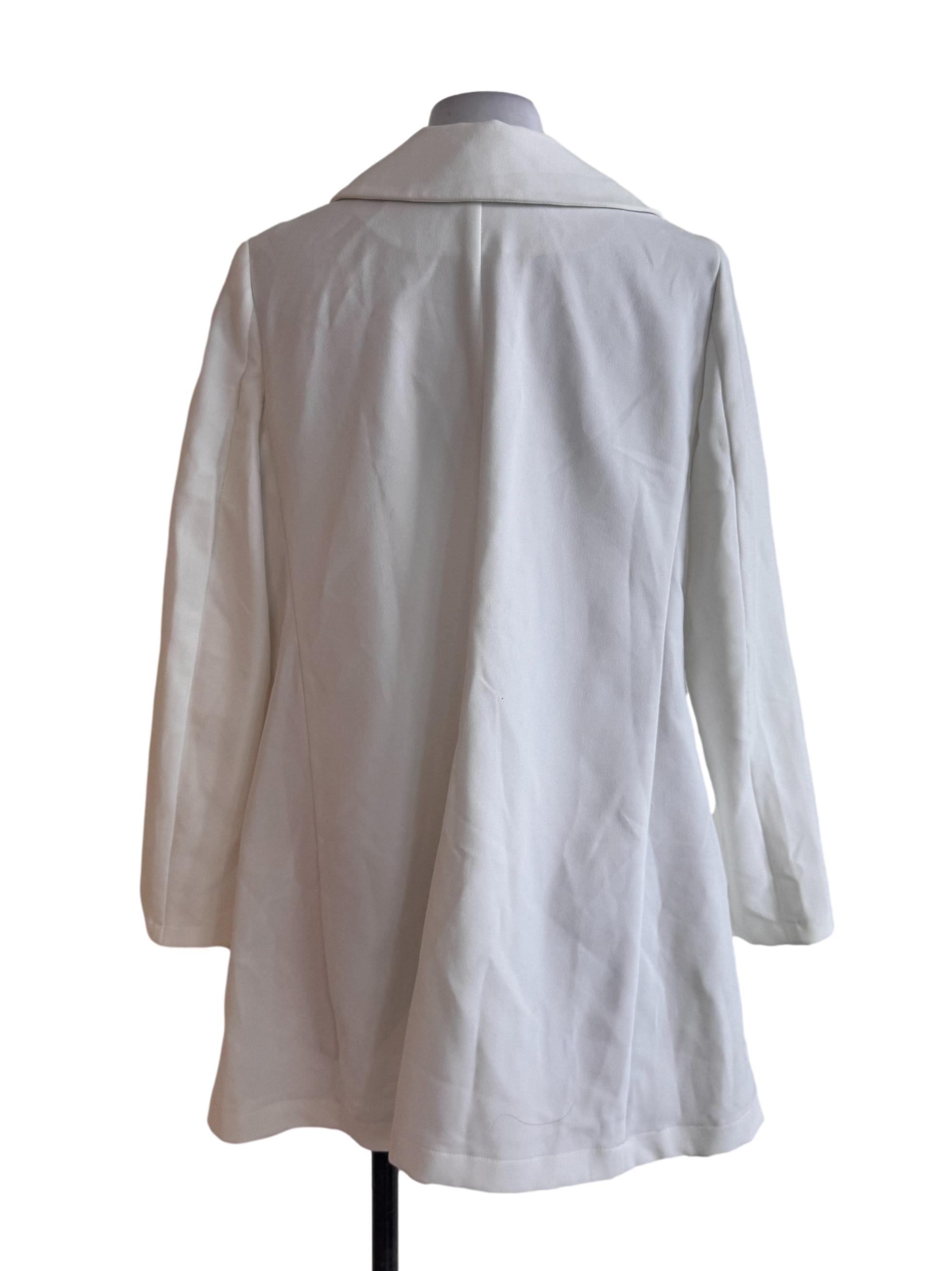 White Buttoned Blazer