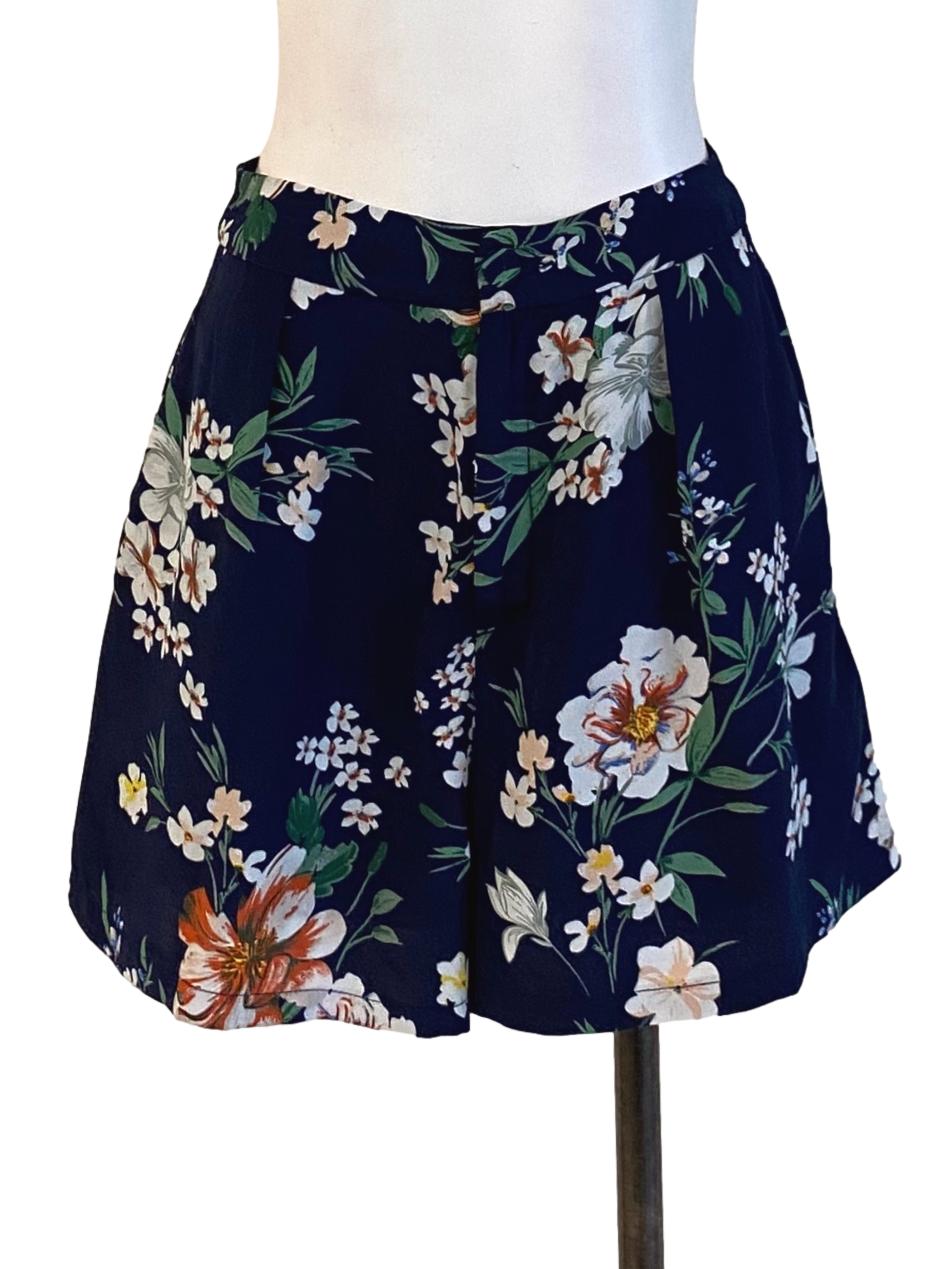 Navy Blue Floral Printed Buttoned Waist Regular Shorts TCL