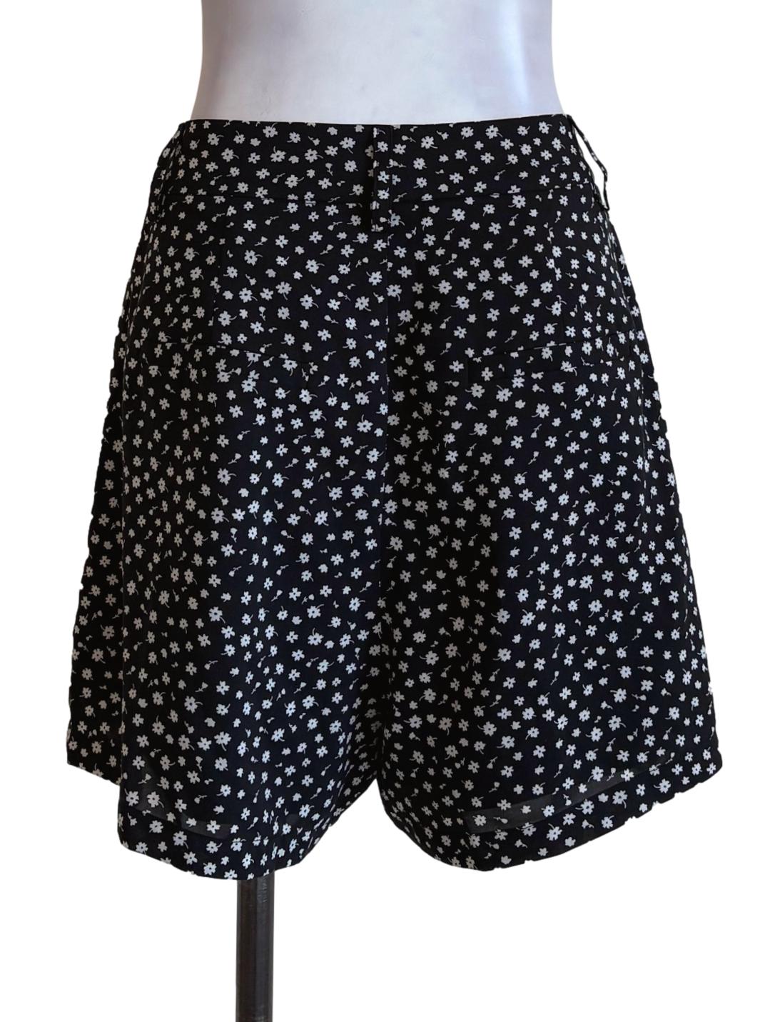 Black Floral Pleated Shorts TCL