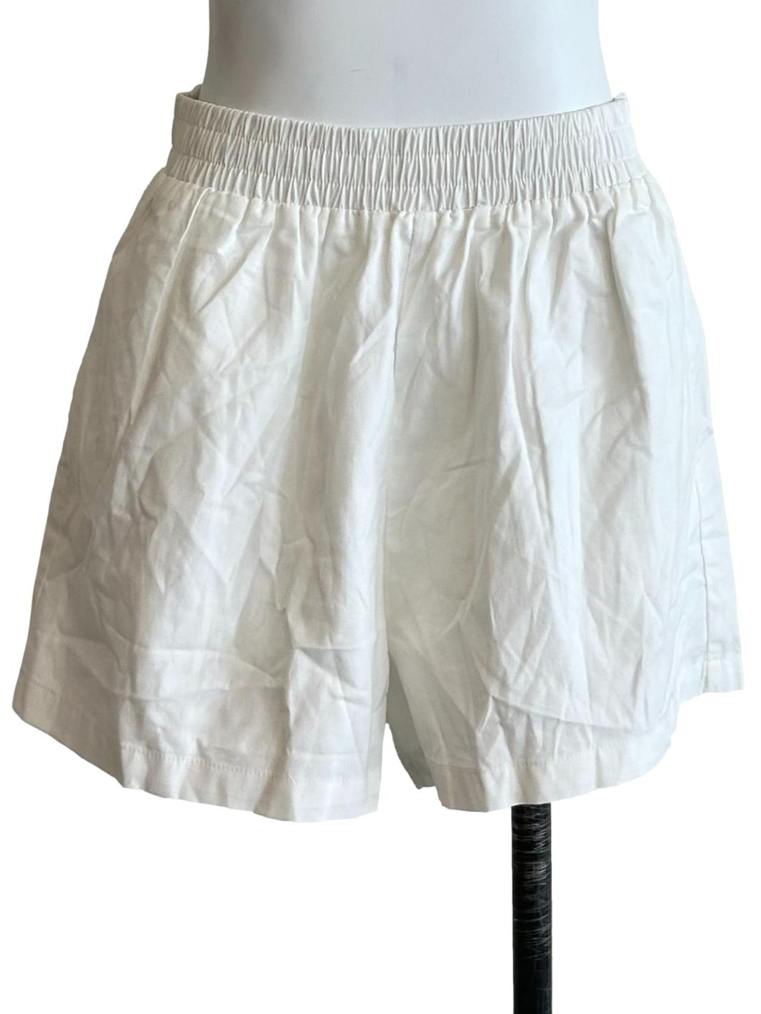 White Casual Elastic Waist Shorts