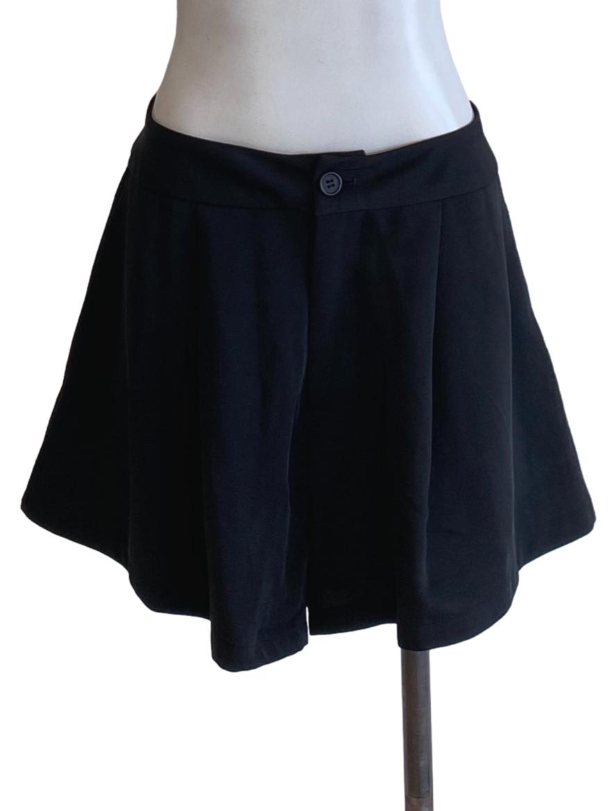 Rich Black Buttoned Waist Regular Shorts