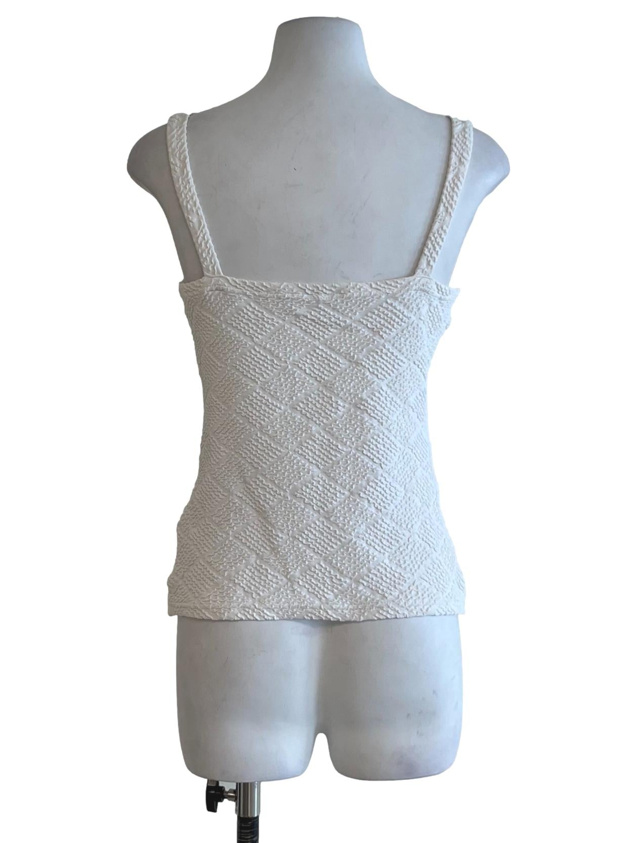 White Sweetheart Neckline Sleeveless Top