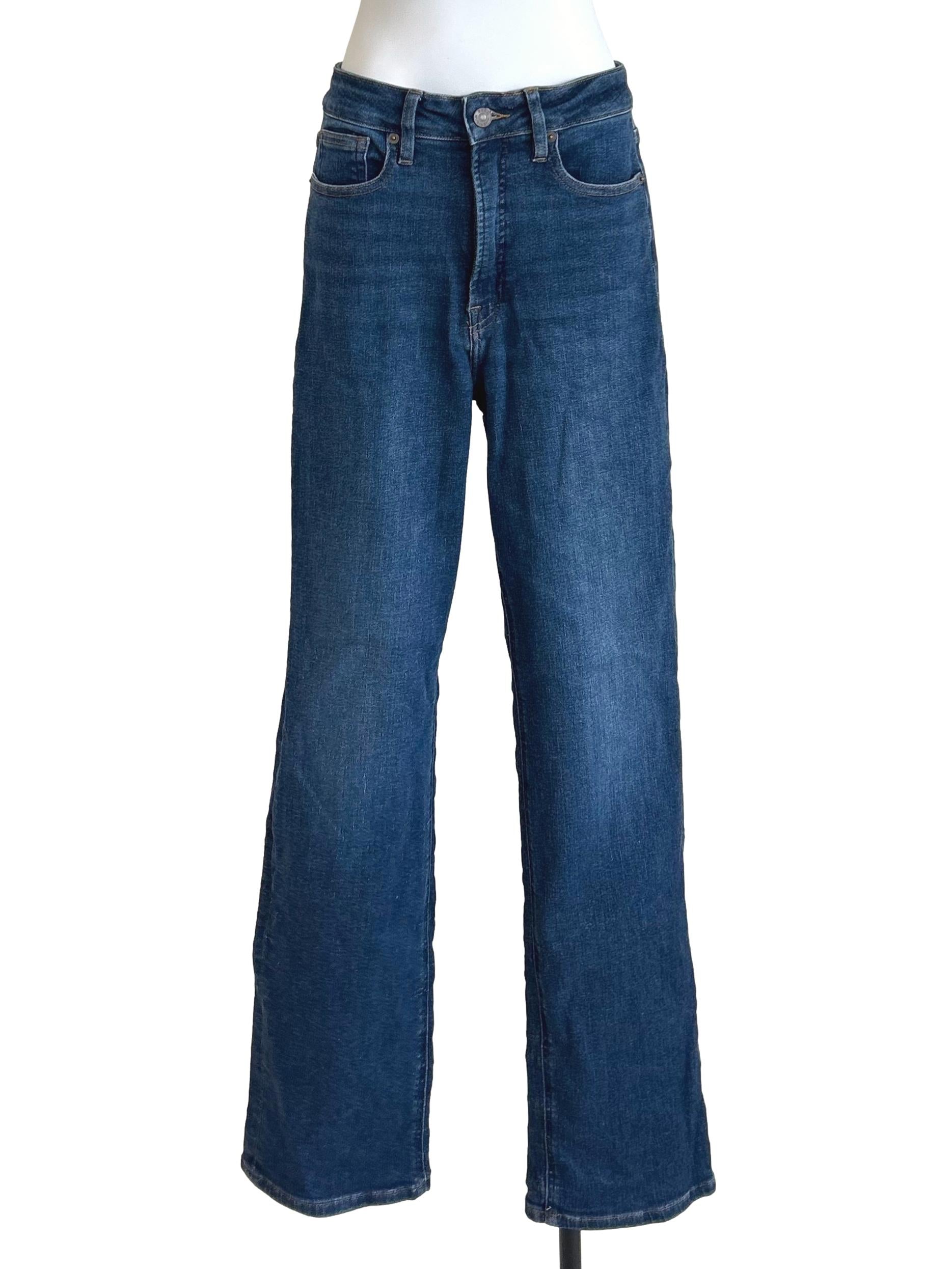 Medium Wash Wide-Leg Jeans With Raw Hem