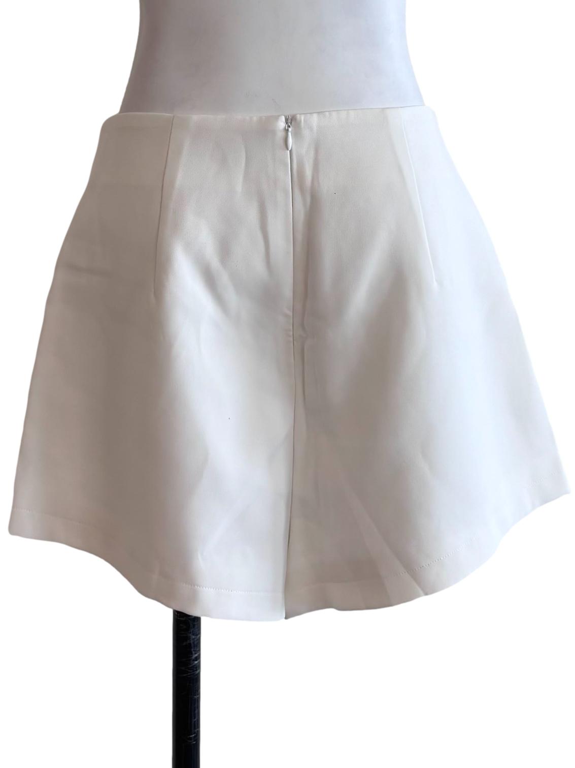 Daisy White Casual Shorts
