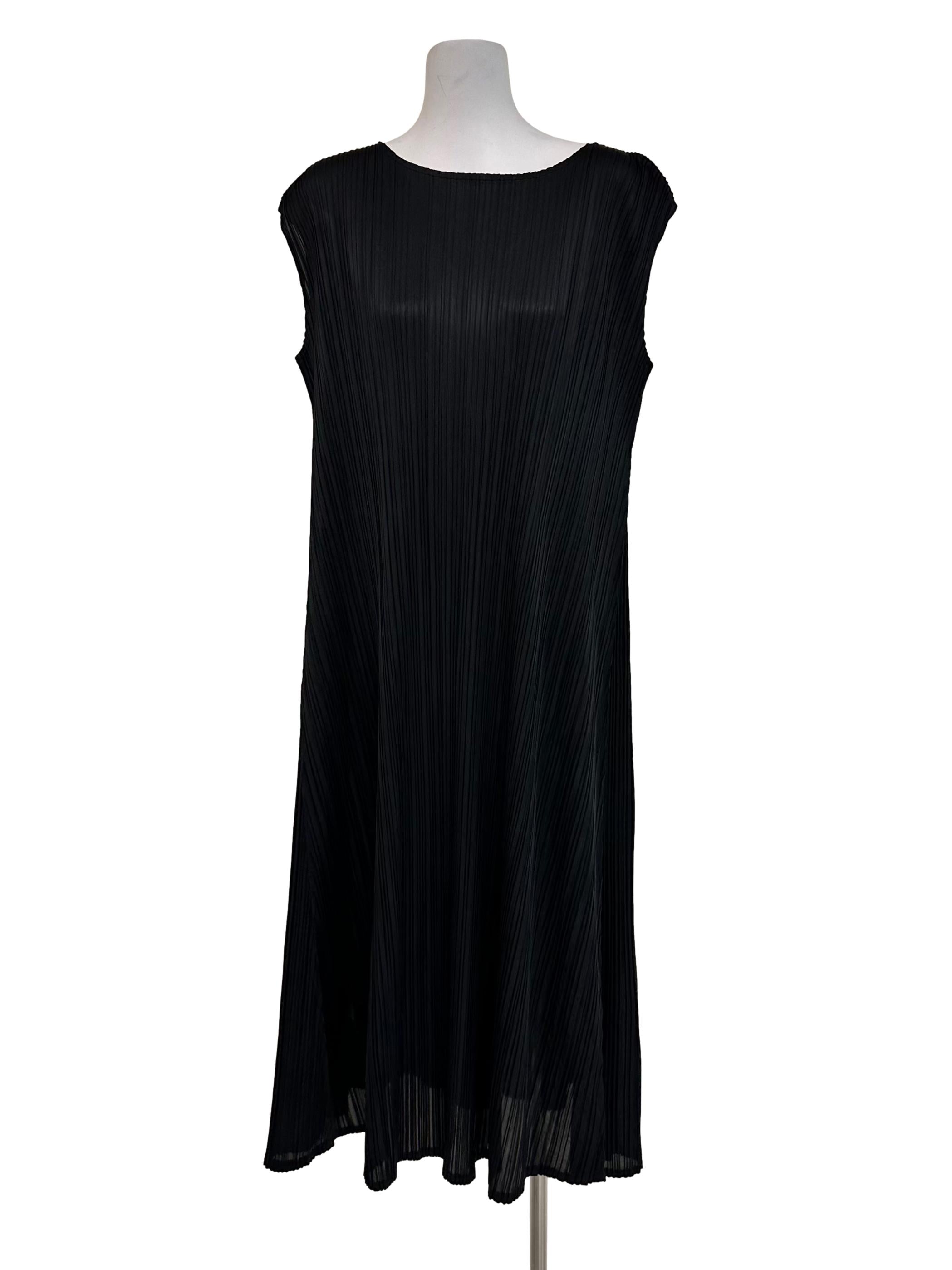 Black Pleated Sleeveless Dress