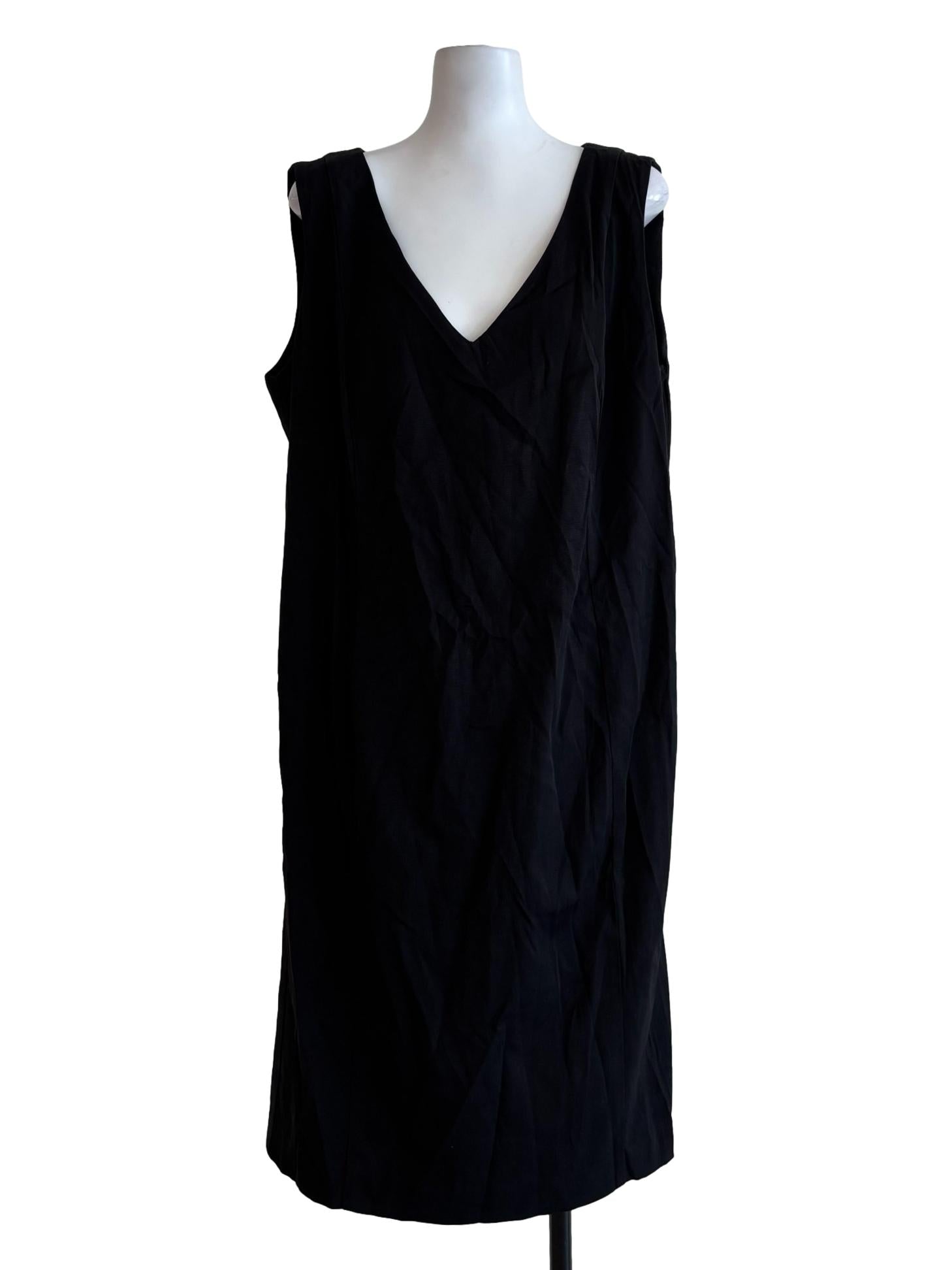 Black V-Neck Sleeveless Dress