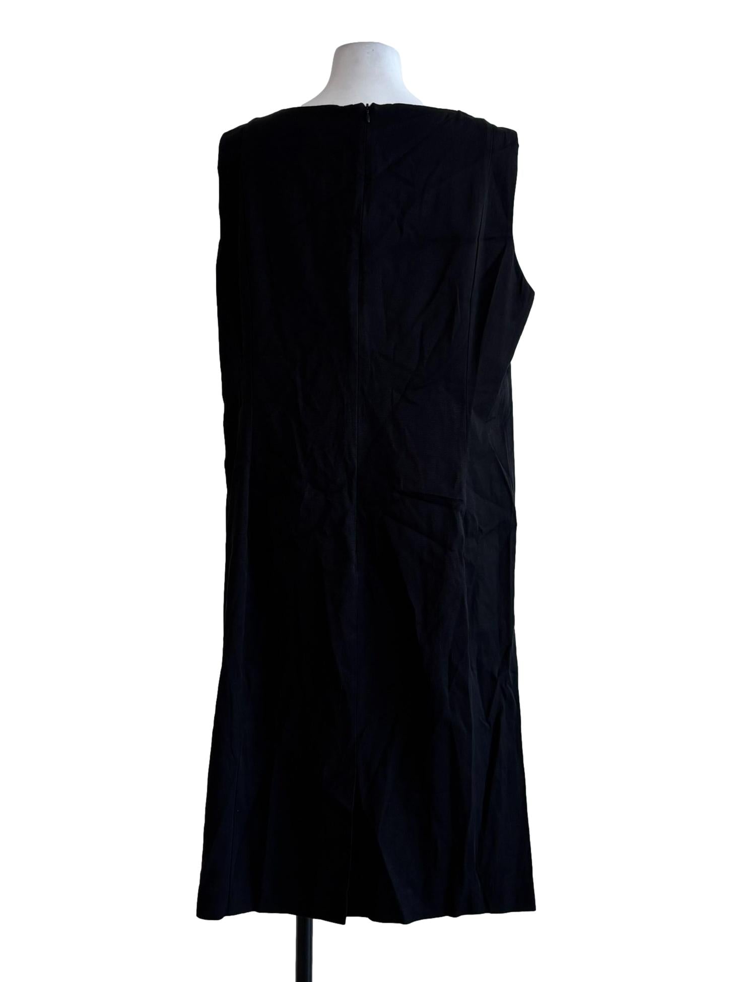 Black V-Neck Sleeveless Dress