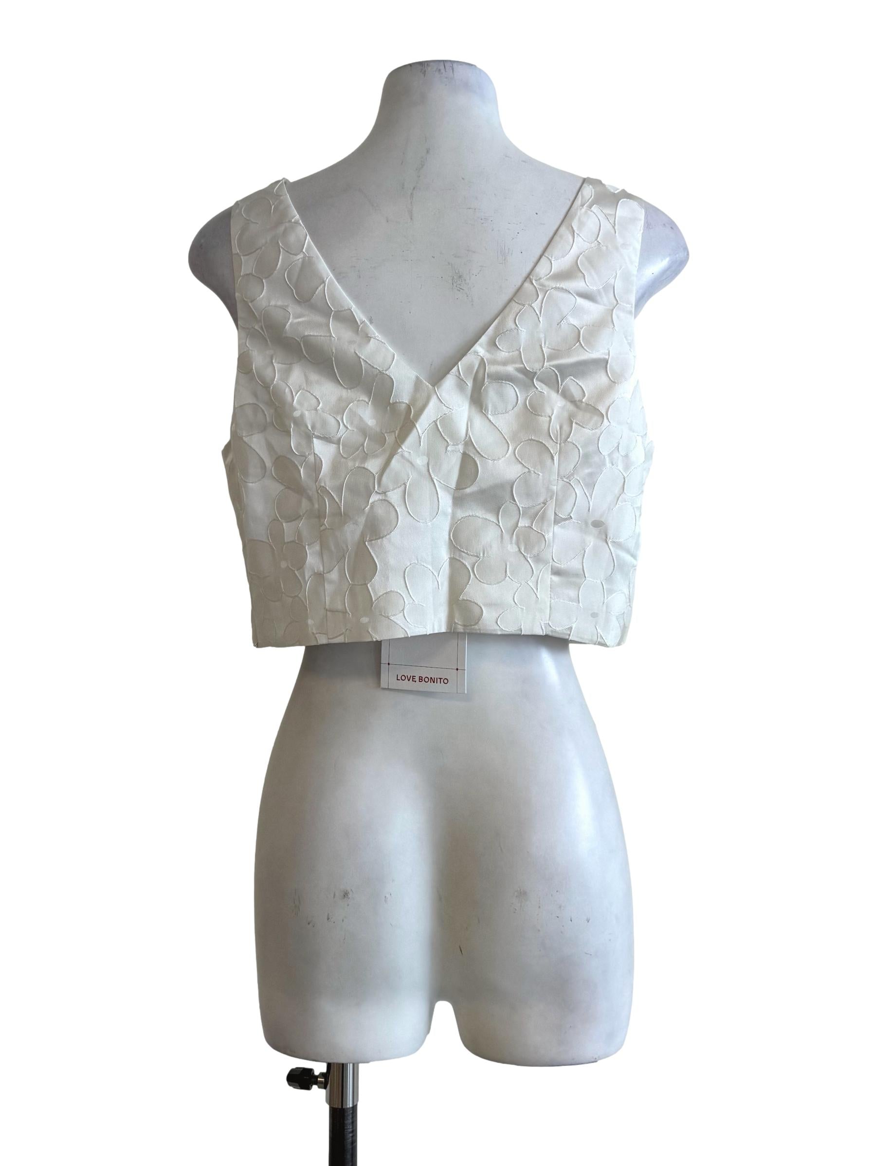 Egg Shell White Embroidery Sleeveless Top LB