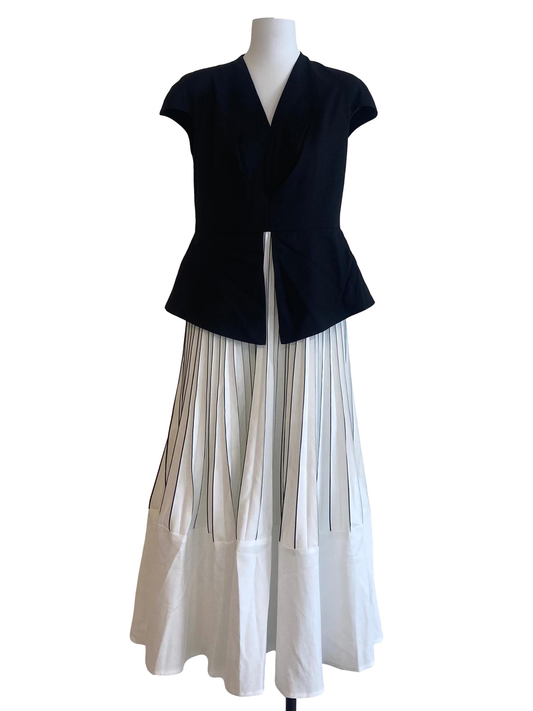 Black & White V-Neck Pleated Dress