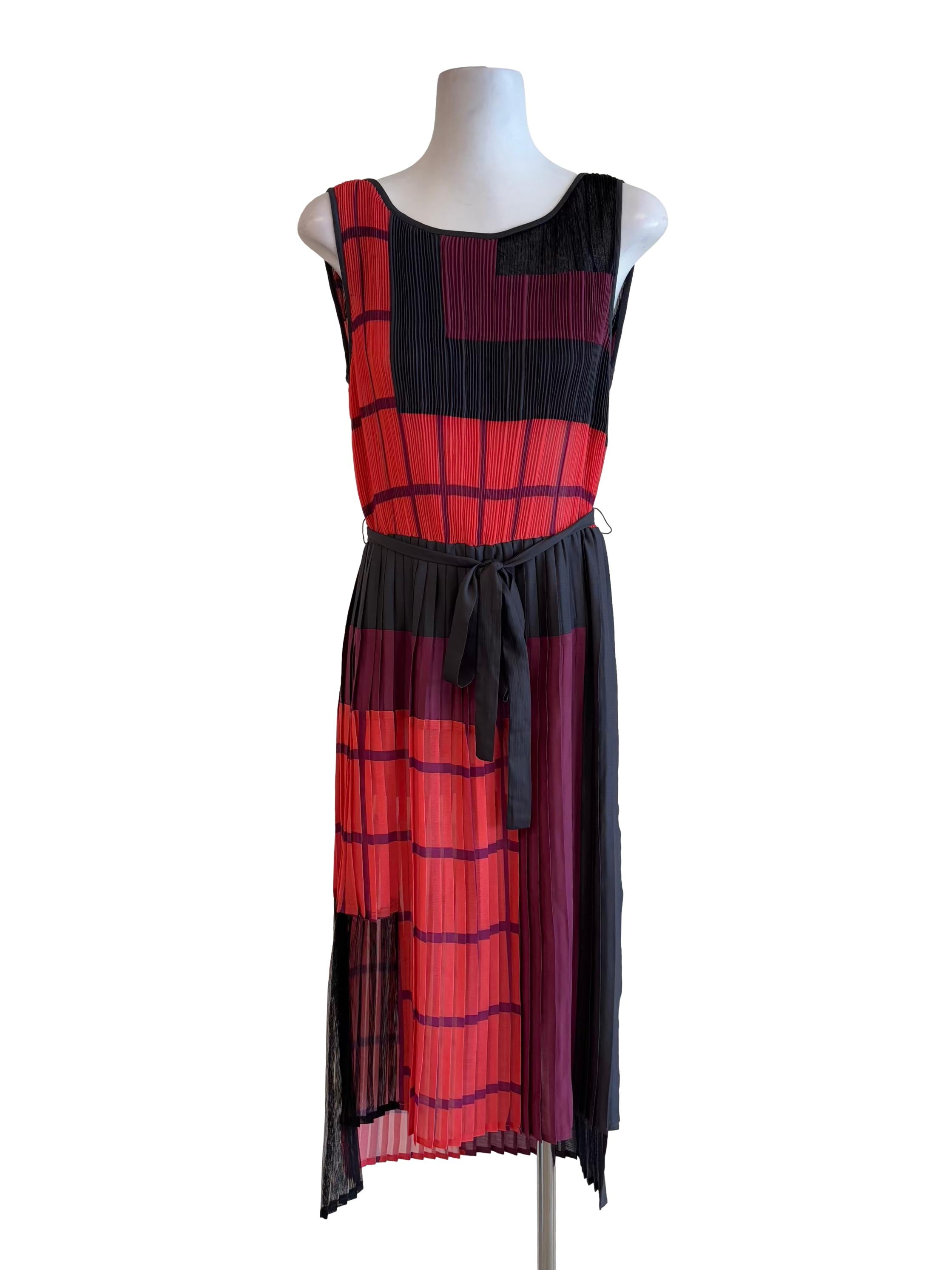 Scarlet Maroon Sleeveless Pleated Dress