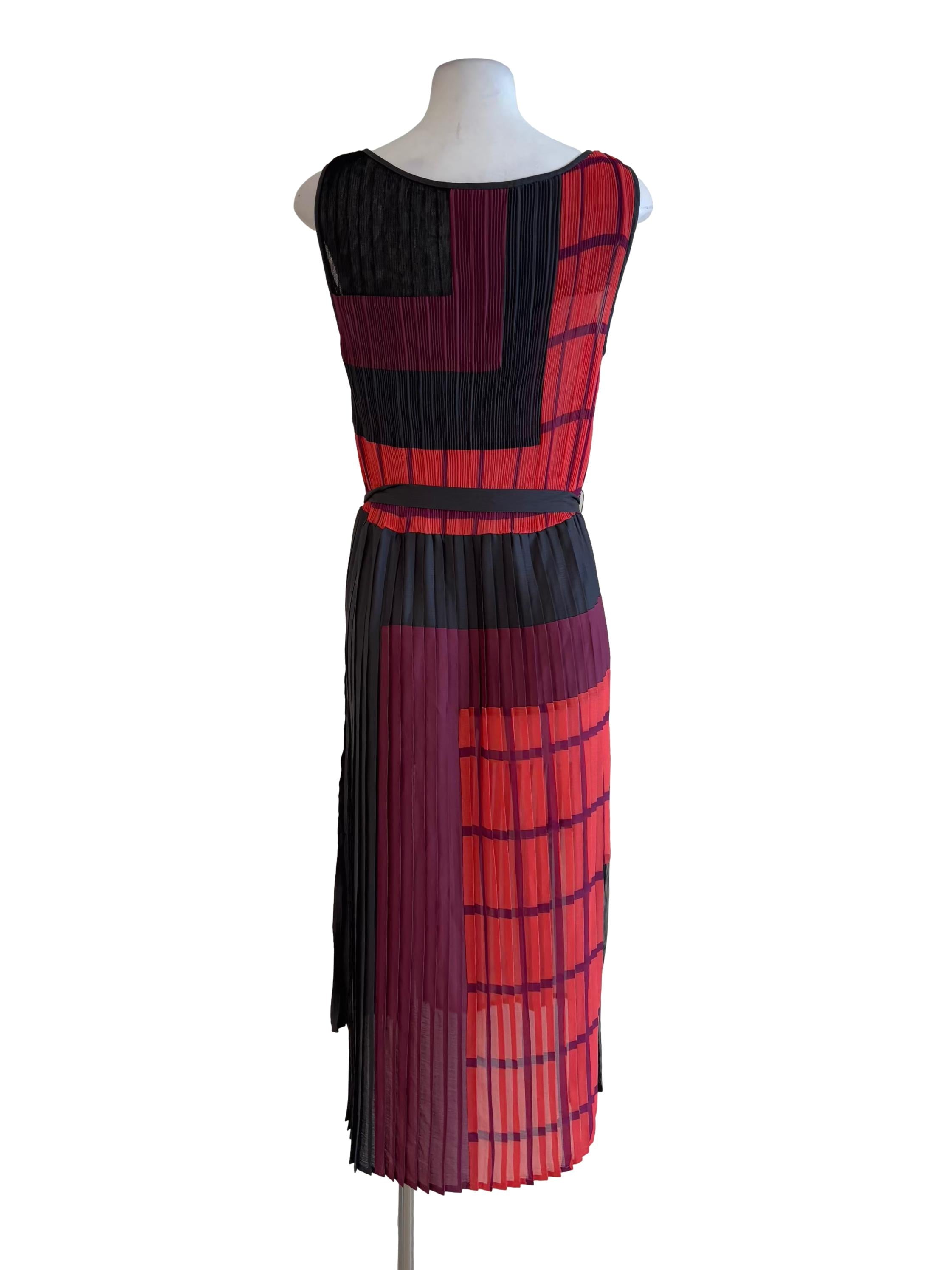 Scarlet Maroon Sleeveless Pleated Dress
