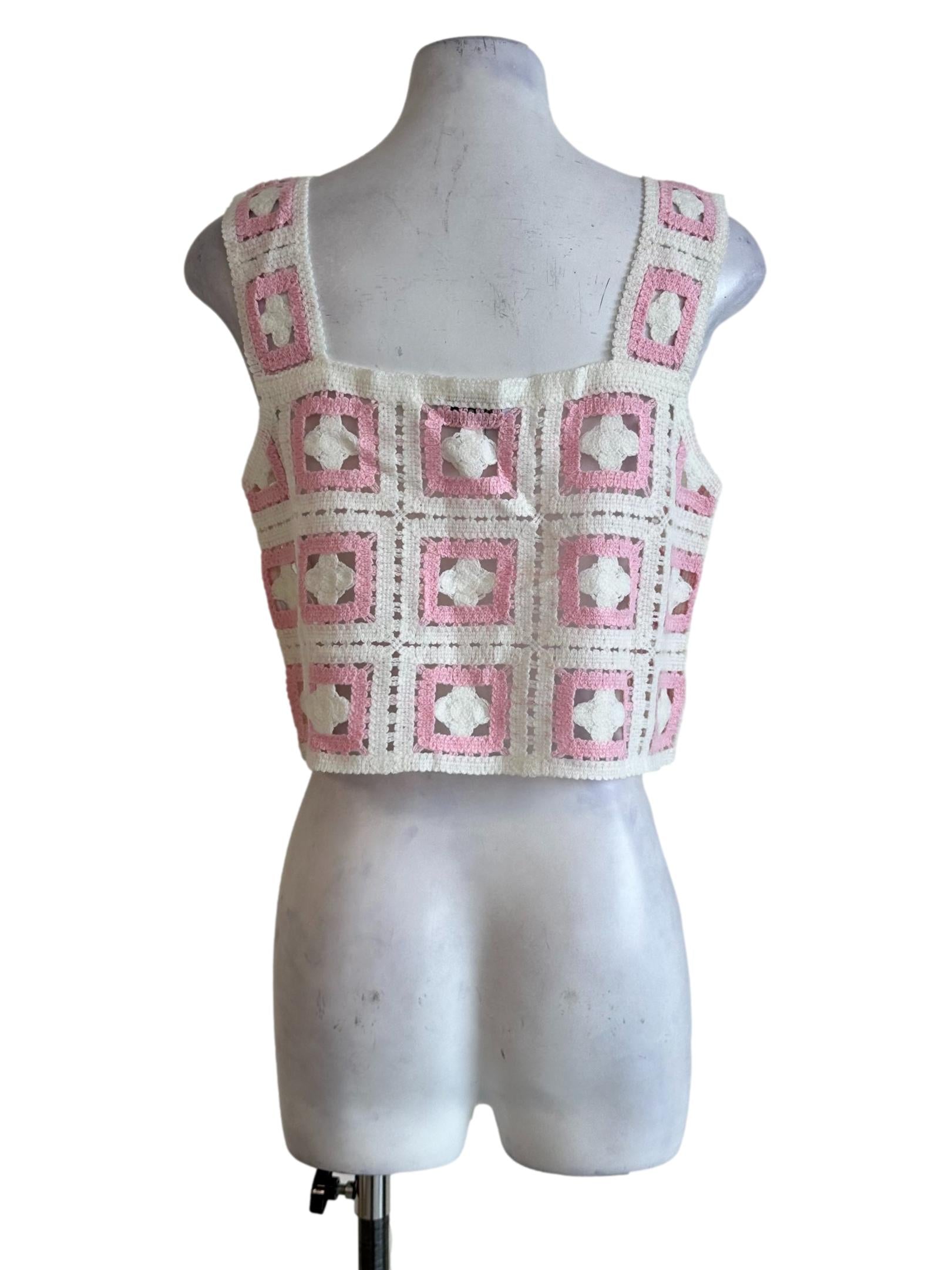 Cream White Embroidery Knit Sleeveless Top