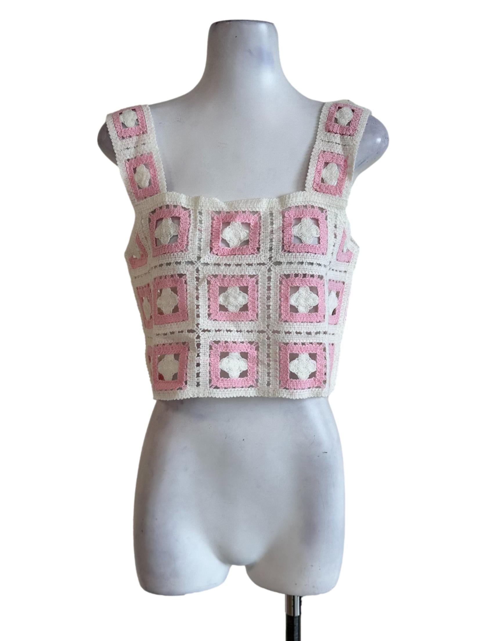 Cream White Embroidery Knit Sleeveless Top