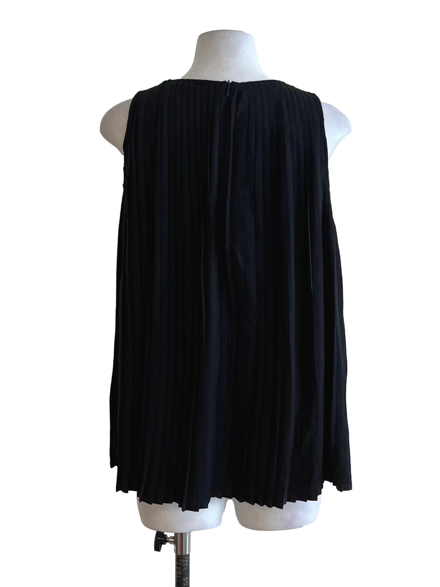 Black Jewel Neckline Sleeveless Top