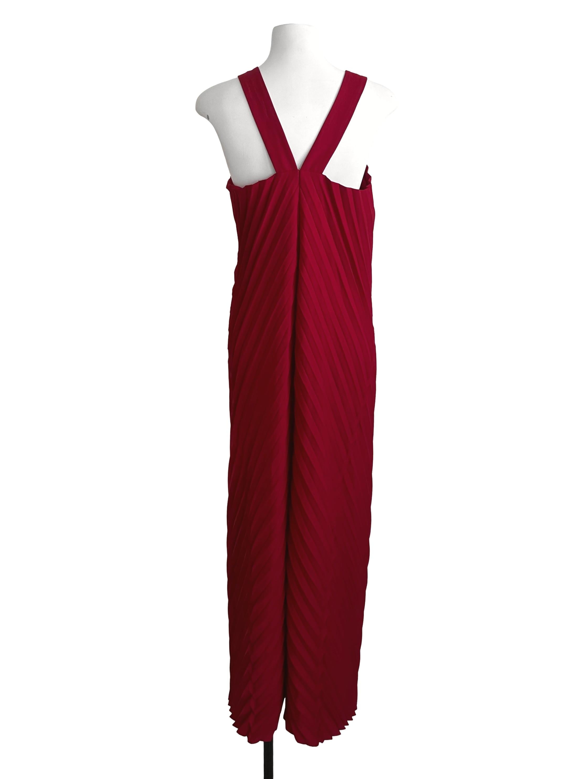 Sashay Red Round Neck Pleated Dress