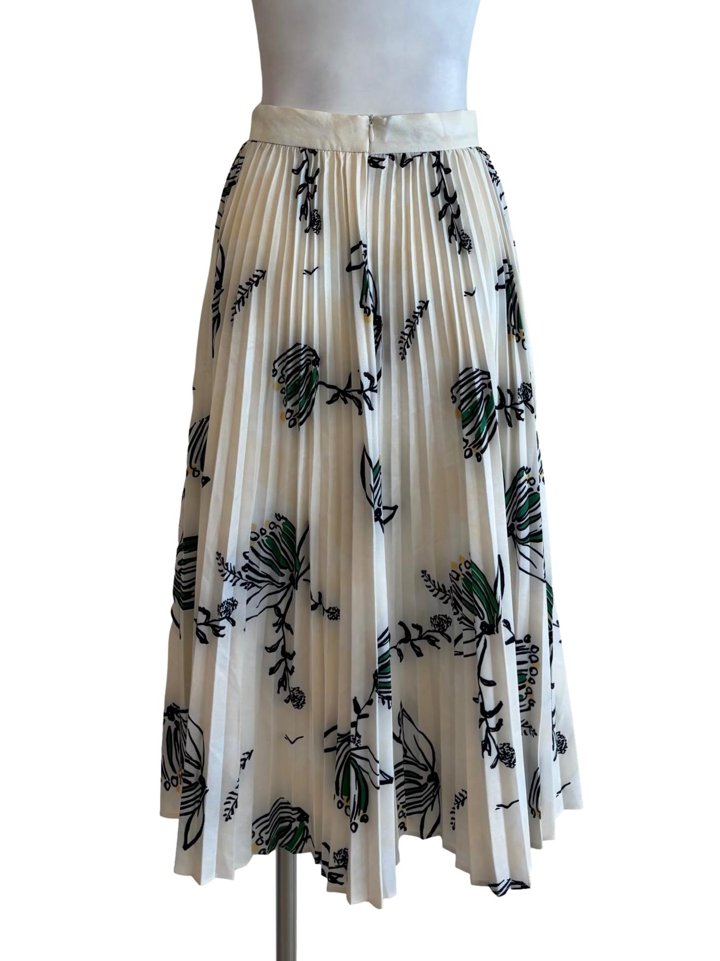 Ivory White Floral Pattern Pleated Skirt
