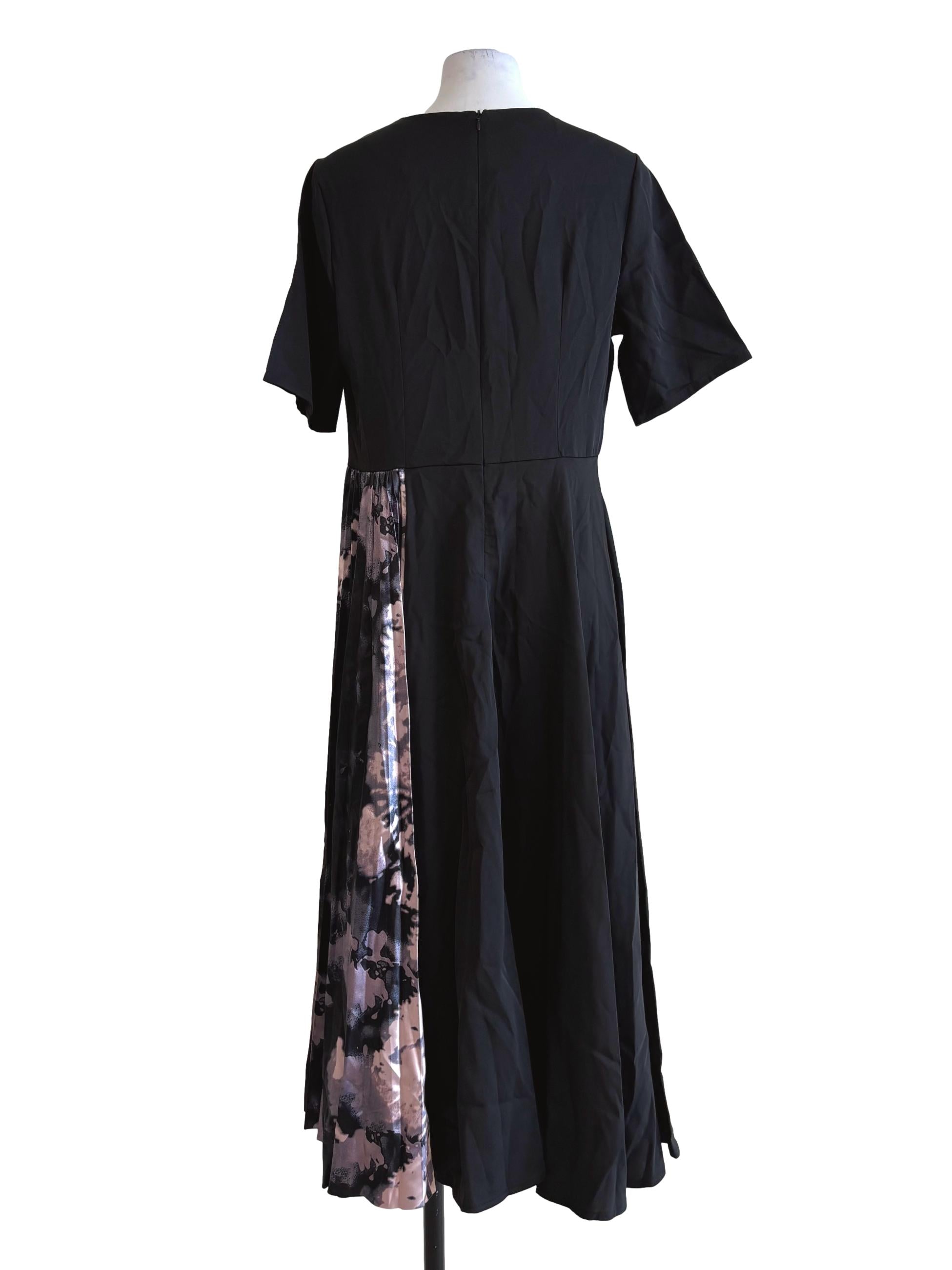 Black Short Sleeve Side Patterned Dress