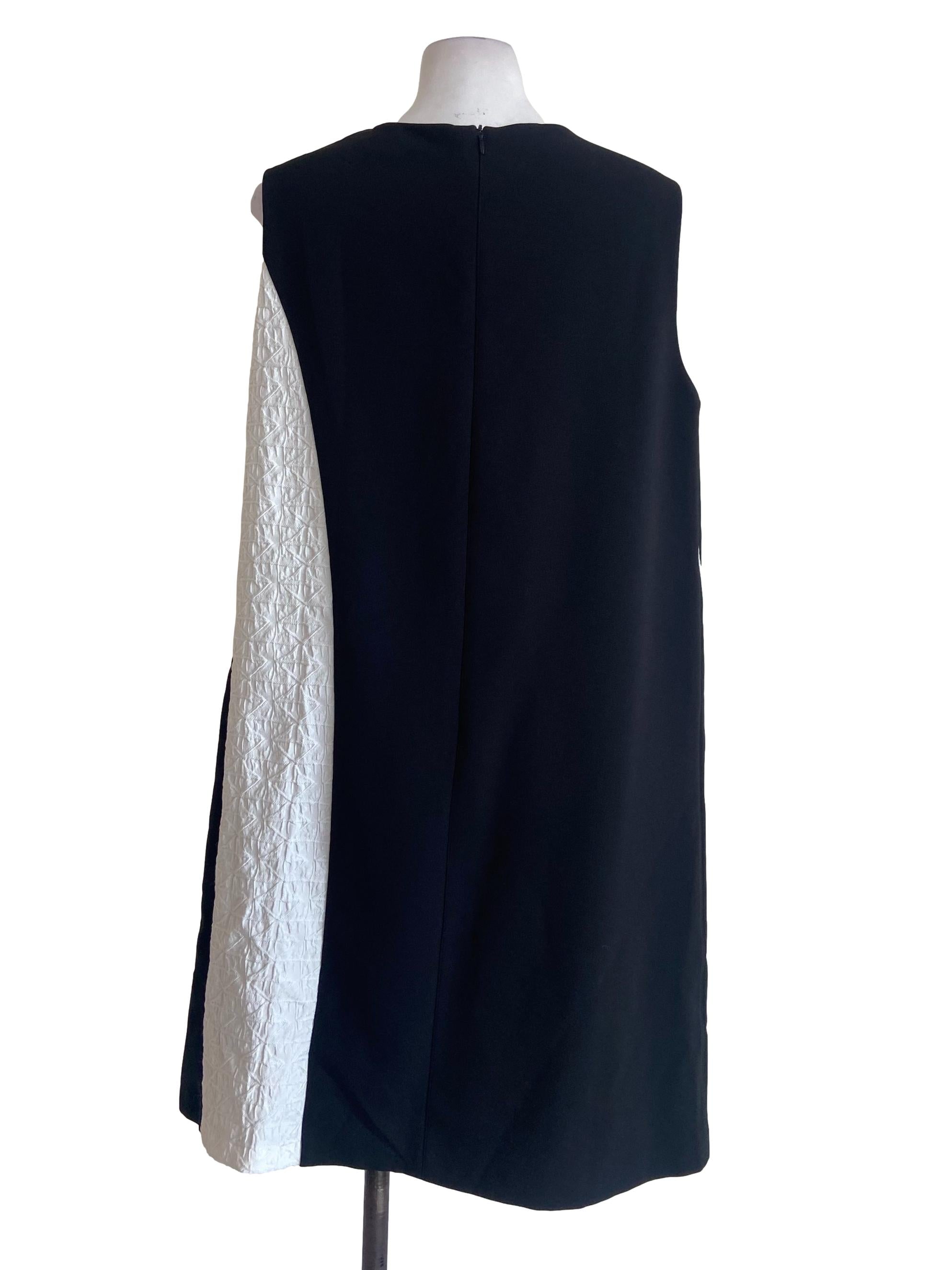 Black & White Sleeveless Shift Dress