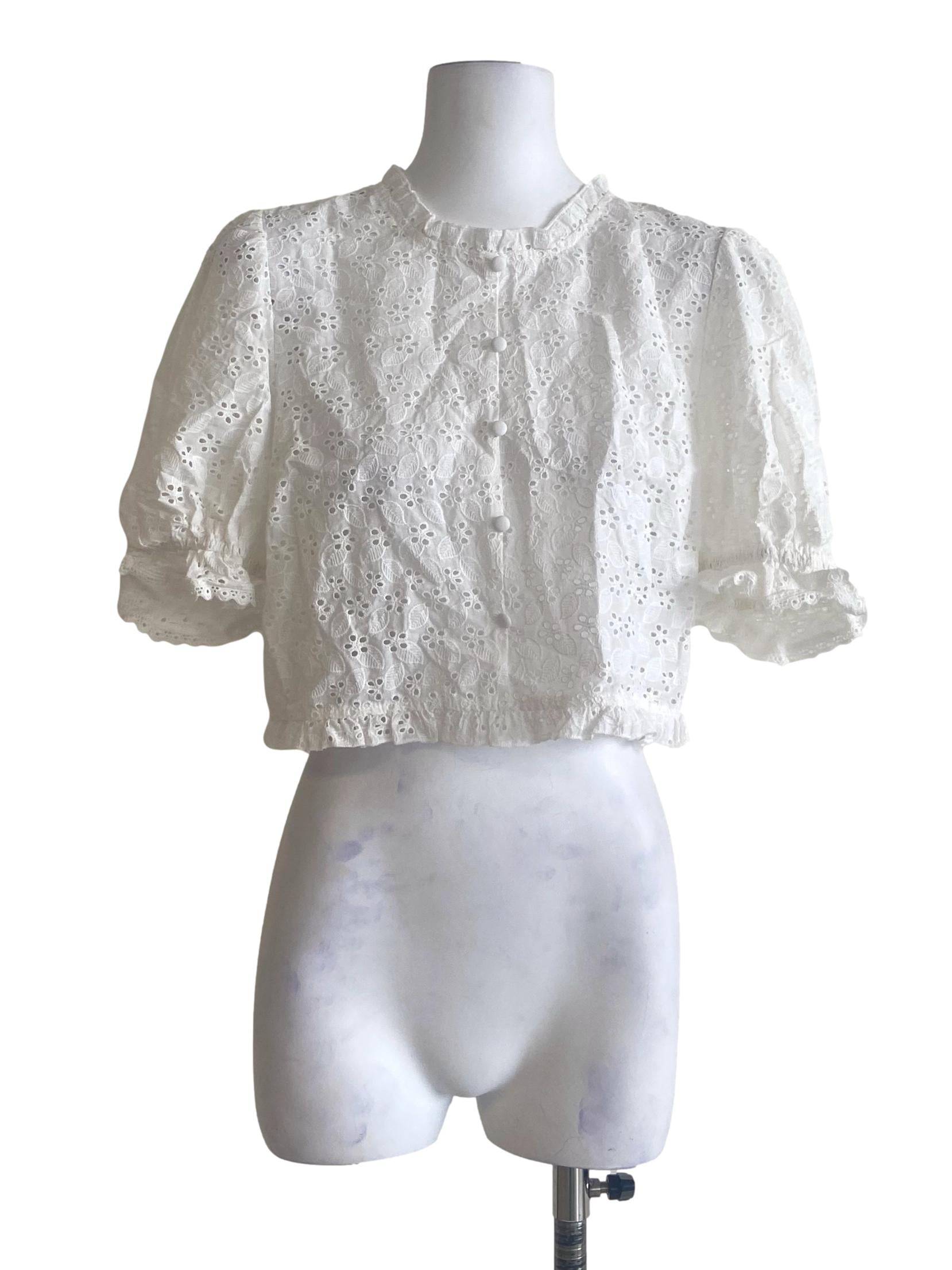 White Floral Embroidery Blouse