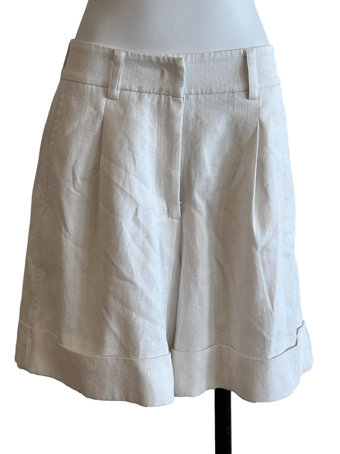 Daisy White Back Pockets Shorts