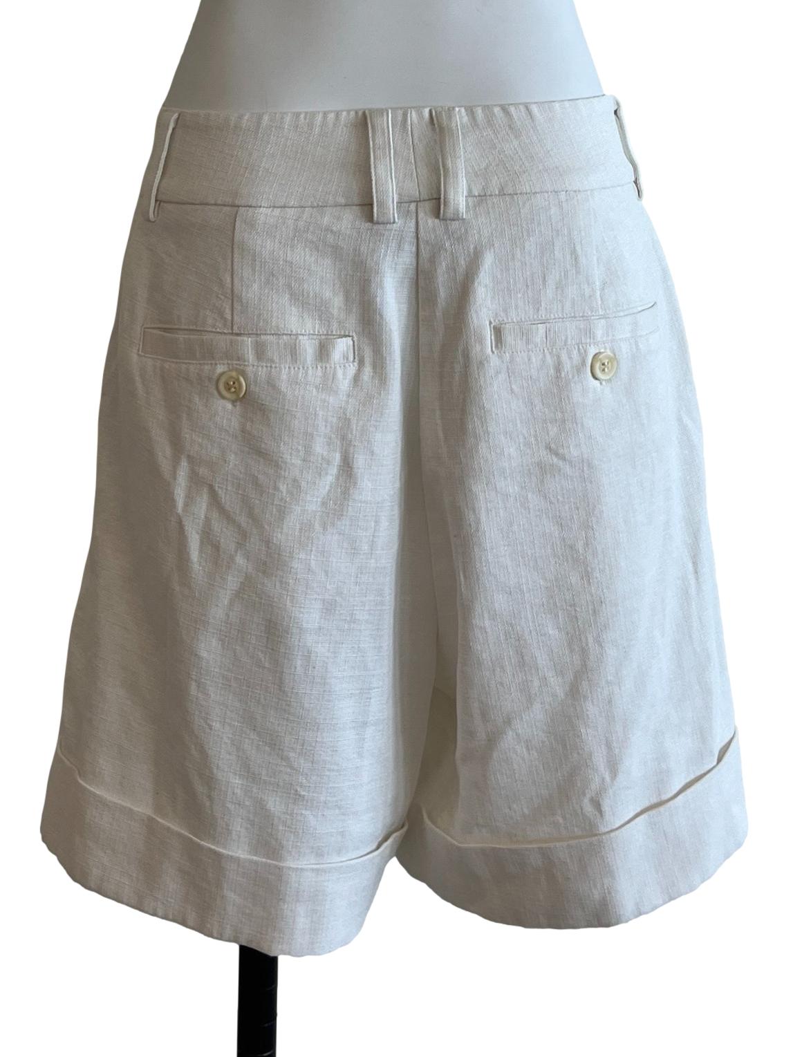 Daisy White Back Pockets Shorts