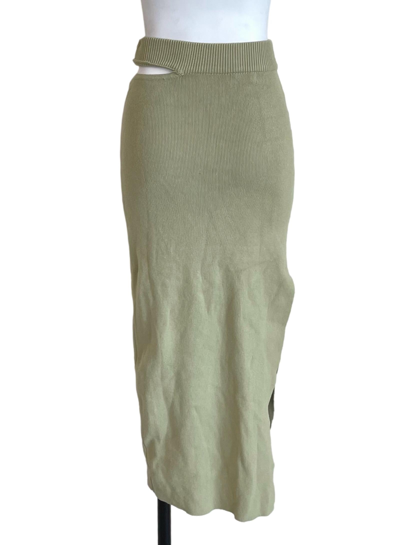 Light Pear Slit Waist Knit Skirt