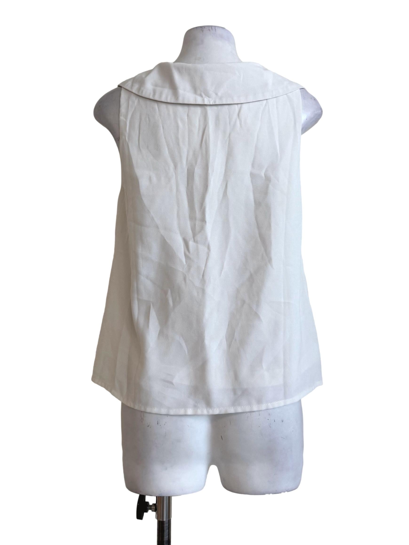 Pale White Collar Sleeveless Top
