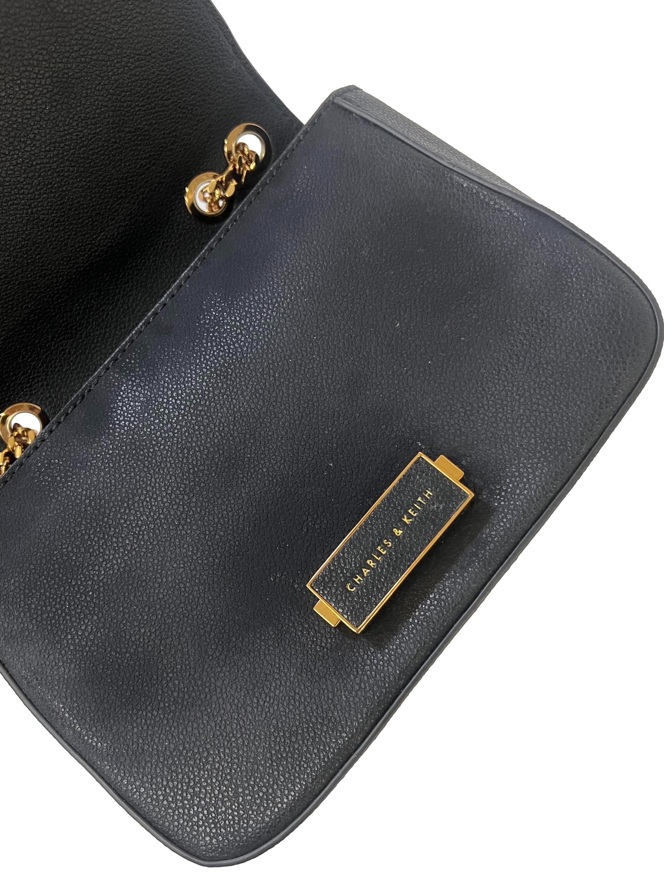 Black Push-Lock Chain Hand Bag