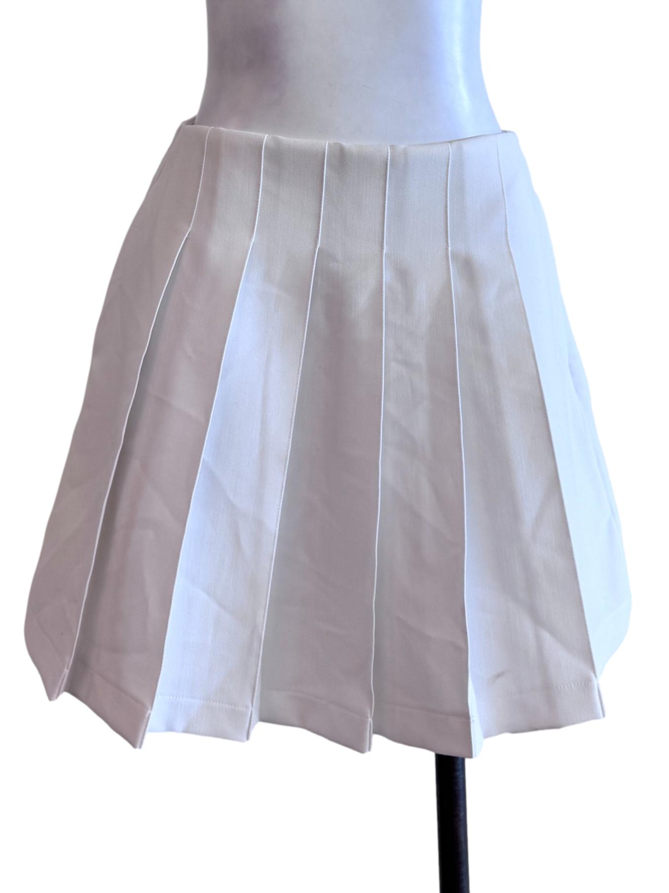 White Box Pleated Short Pants
