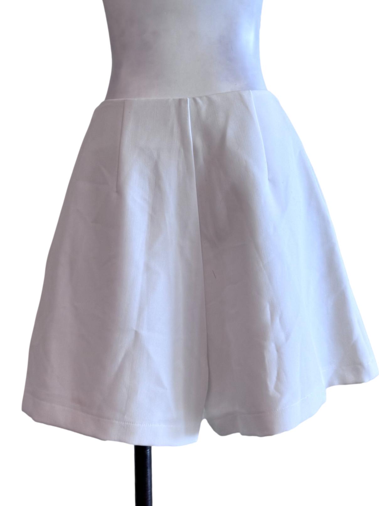 White Box Pleated Short Pants