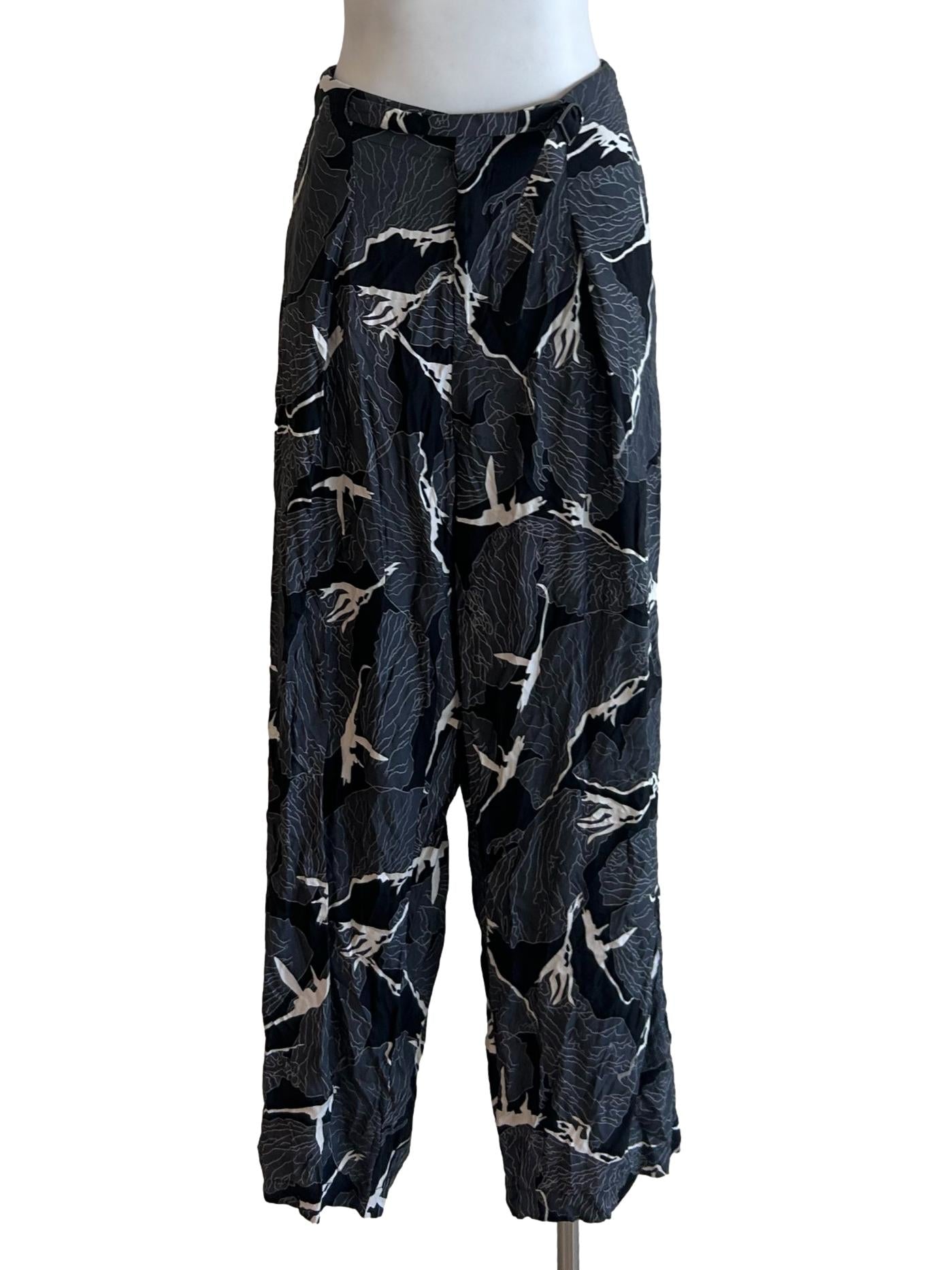 Lachen Trousers - Wide-Leg Trousers In Black Petal Print CSN