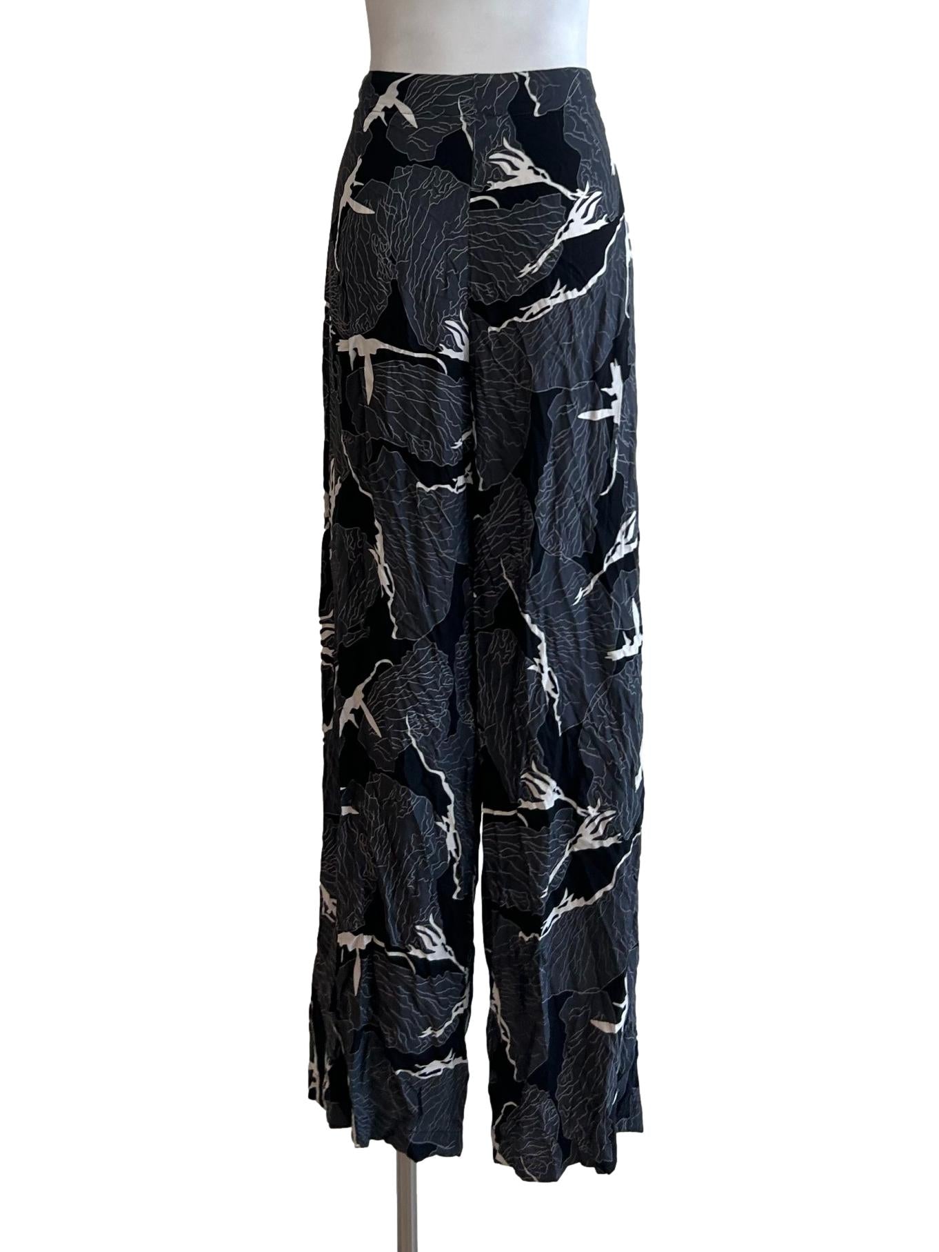 Lachen Trousers - Wide-Leg Trousers In Black Petal Print CSN