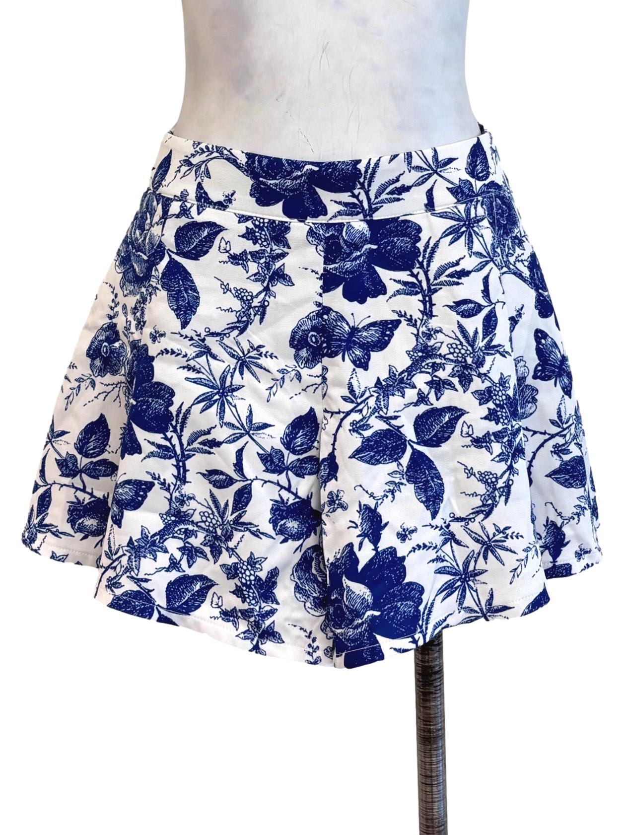White Blue Prints Pleated Shorts