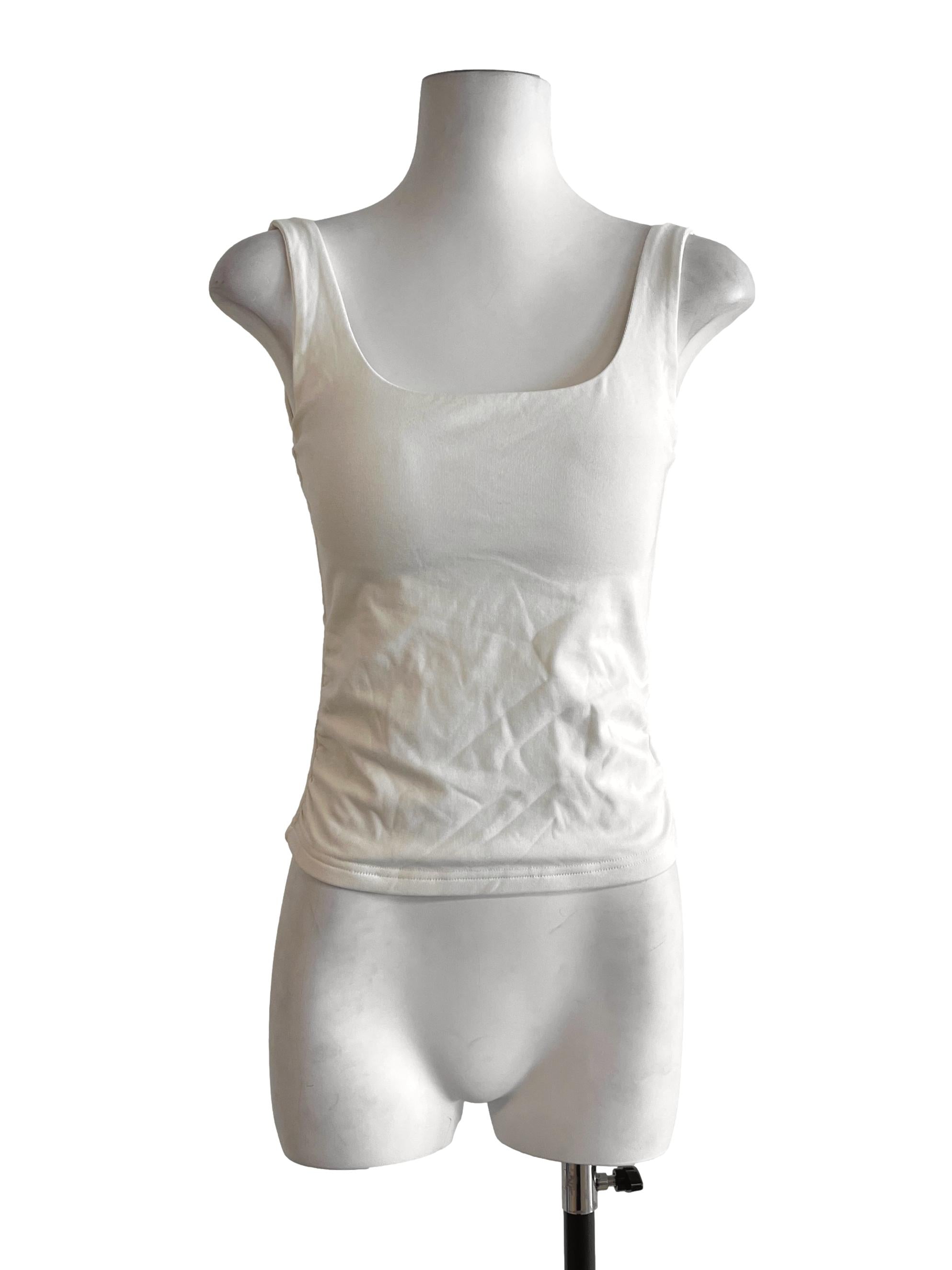 Pear White Scoop Sleeveless Top