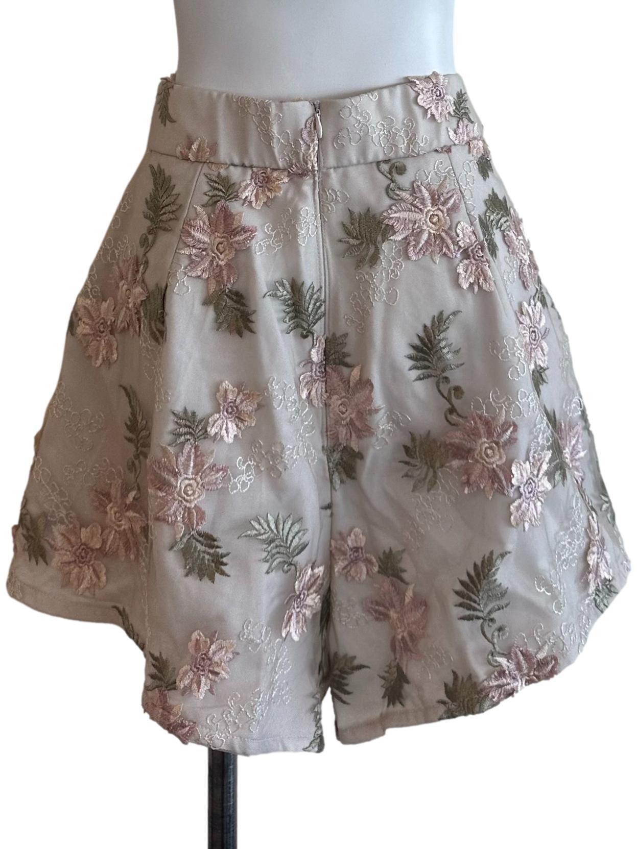 Ash Beige Lace Floral Shorts