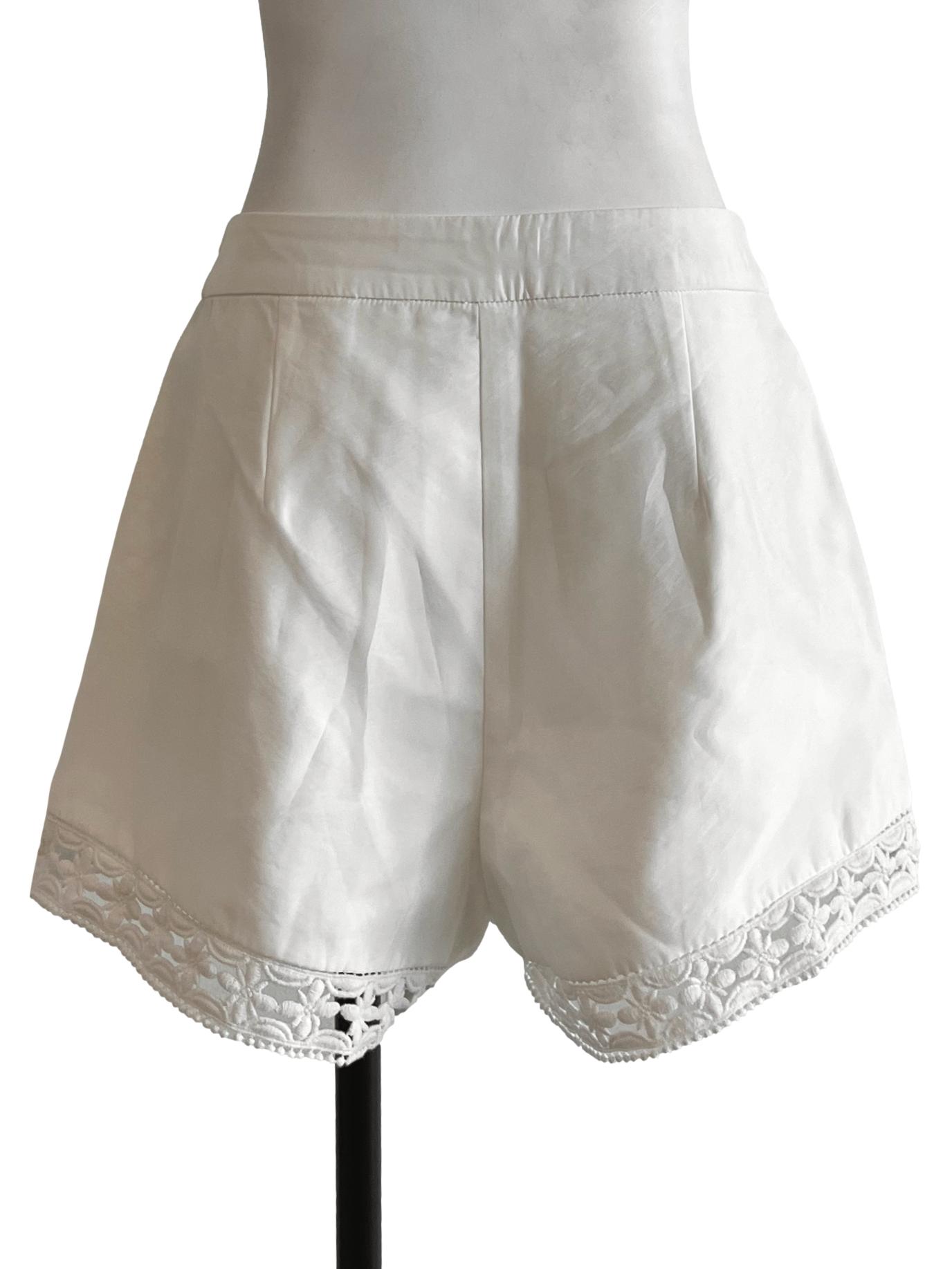 Daisy White Short Pants