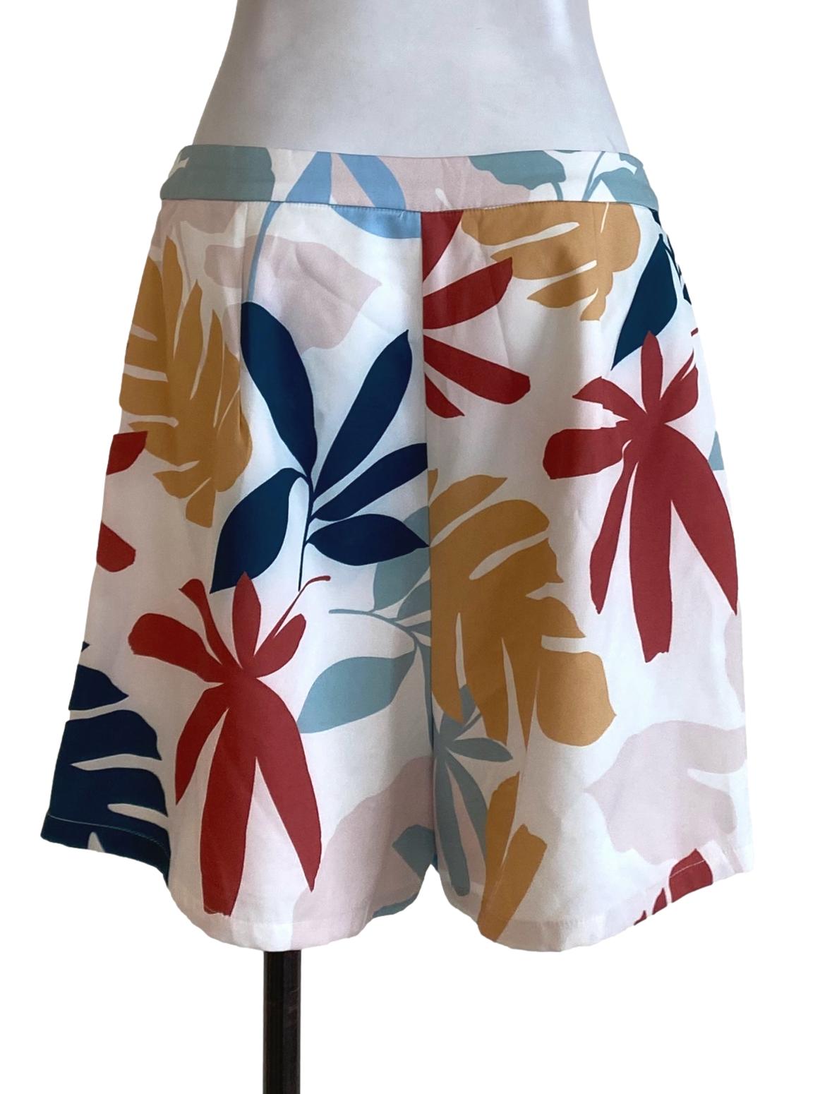 The Closet Lover White Floral Shorts | REFASH