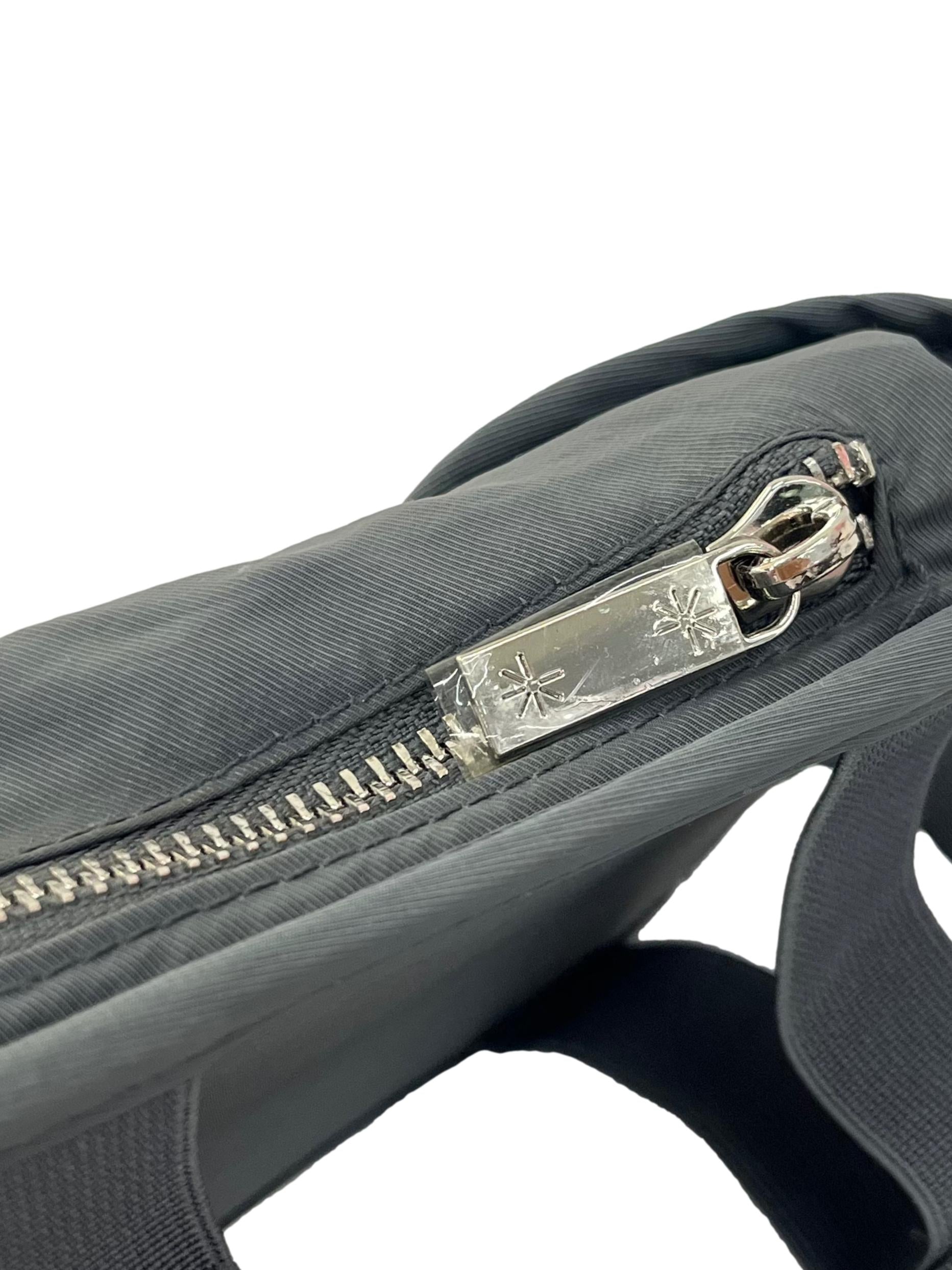 Gloss Shark Bottle Bottle Buddy